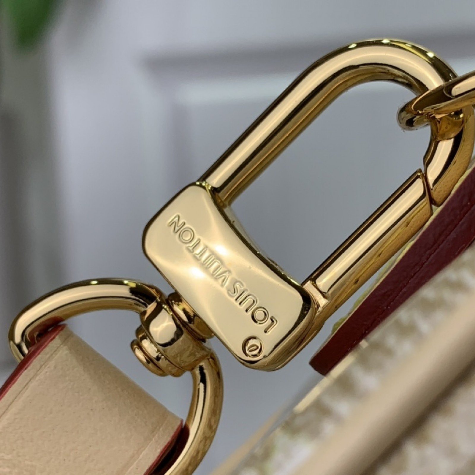 LV Handbag M82242