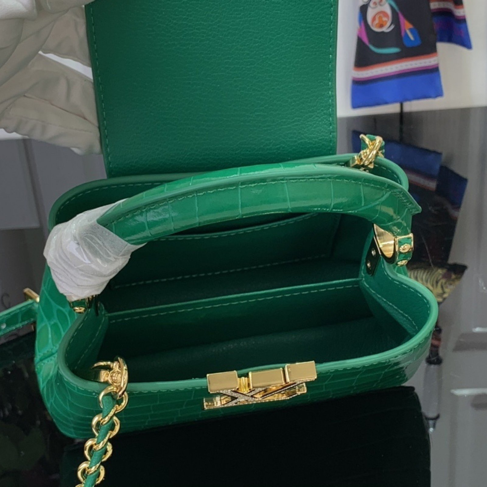 LV Handbag M94227