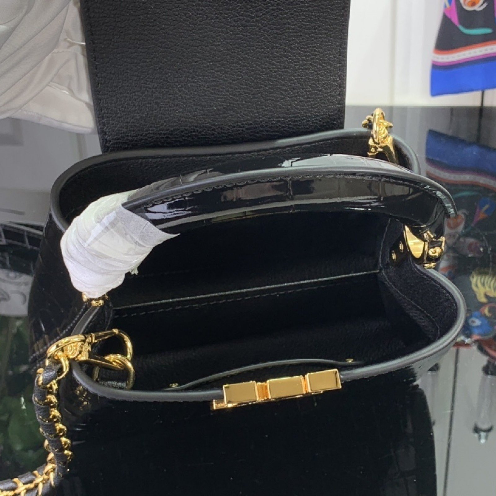 LV Handbag M94227