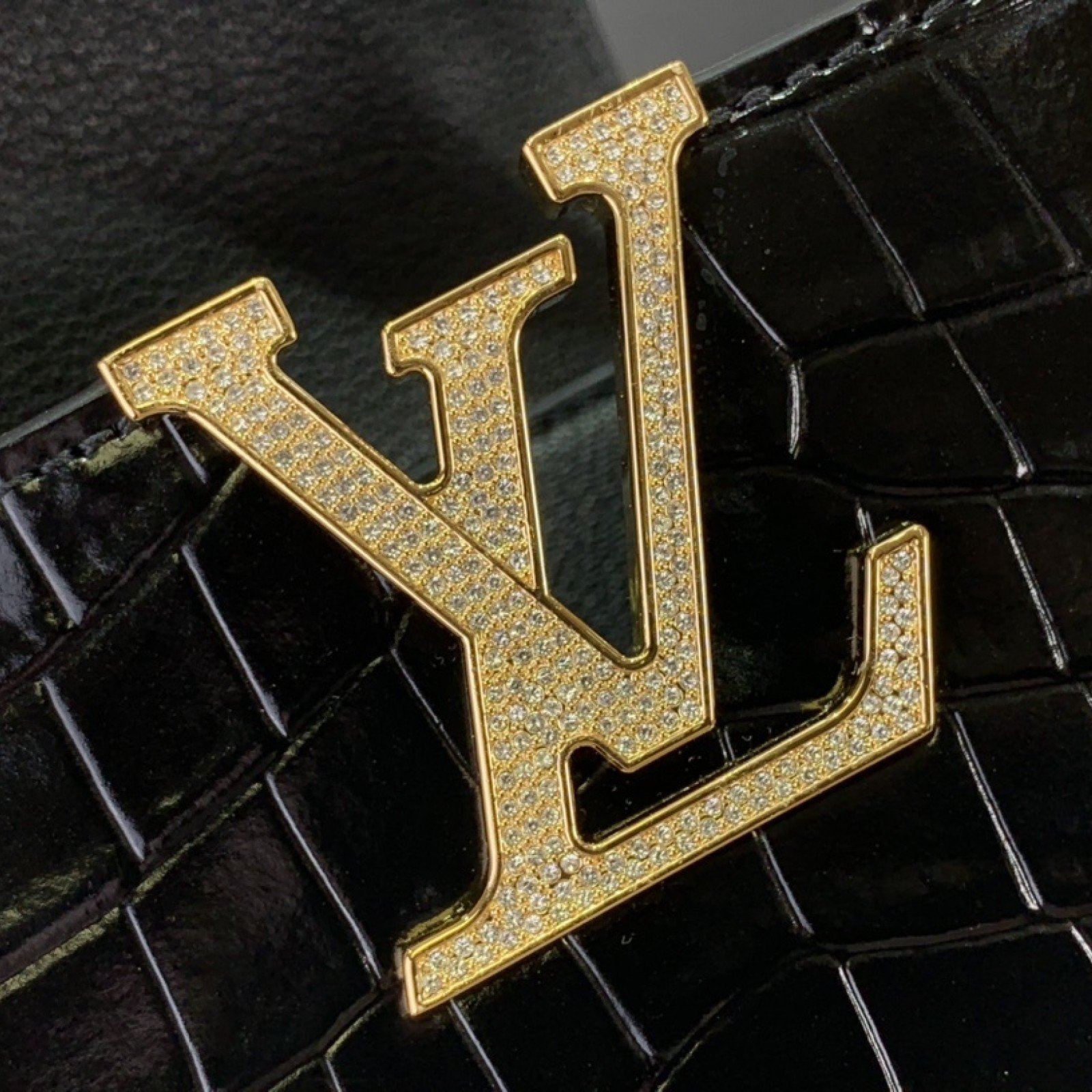 LV Handbag M94227