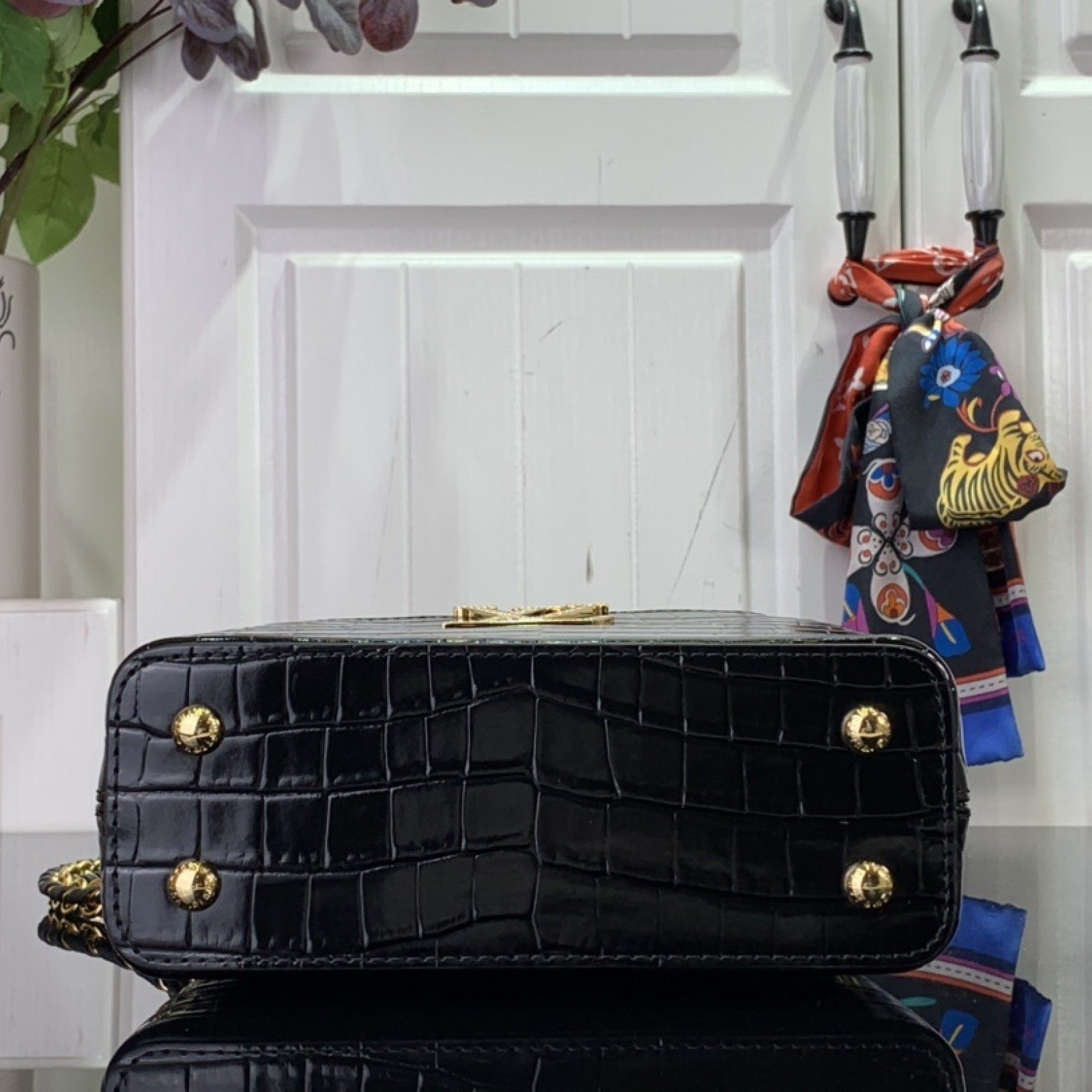 LV Handbag M94227