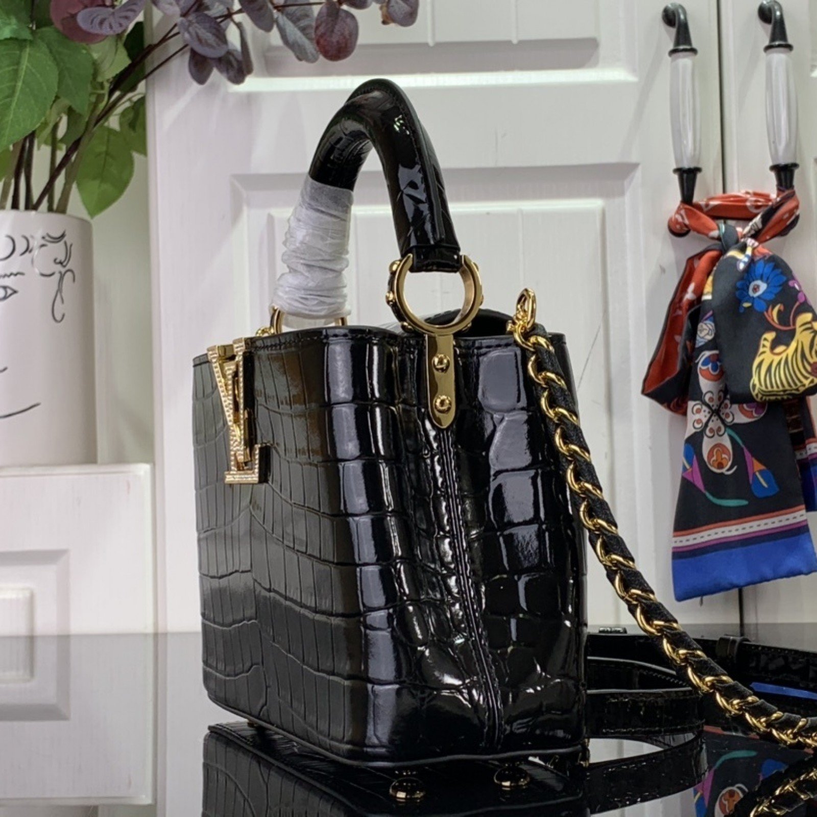 LV Handbag M94227