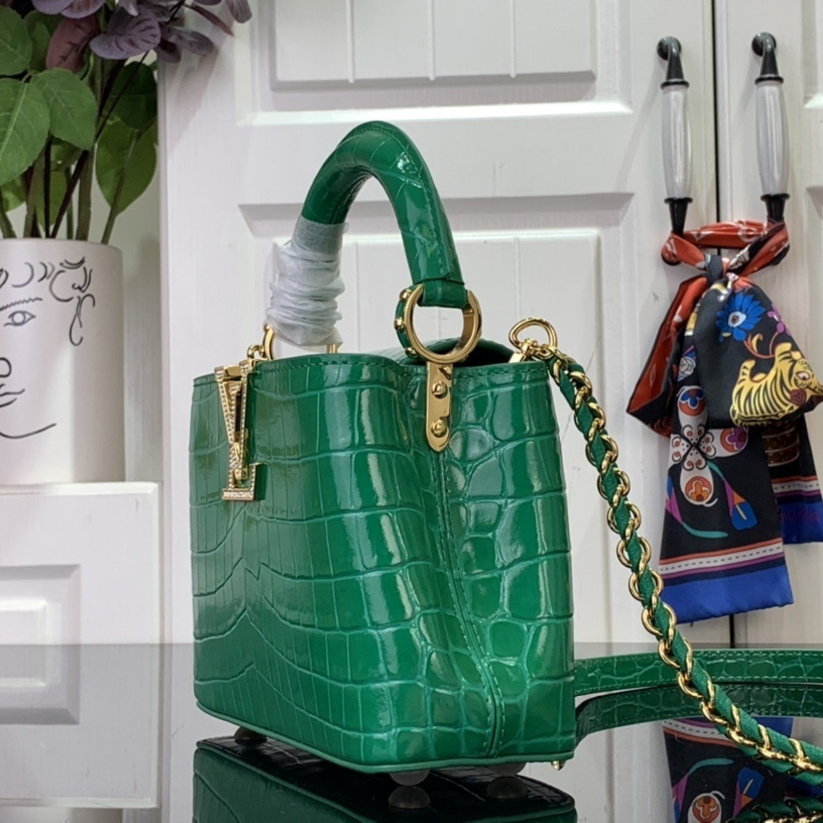 LV Handbag M94227