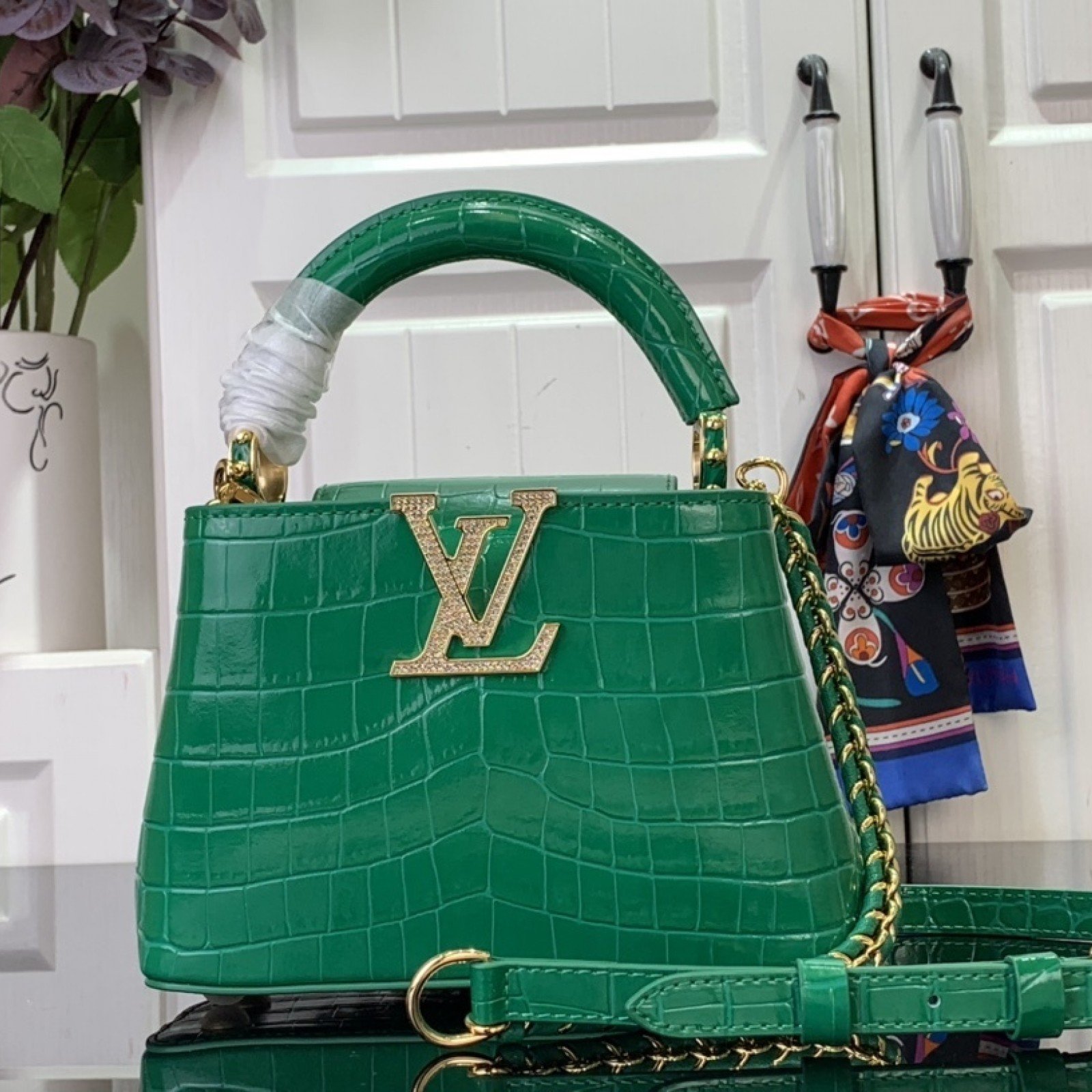 LV Handbag M94227