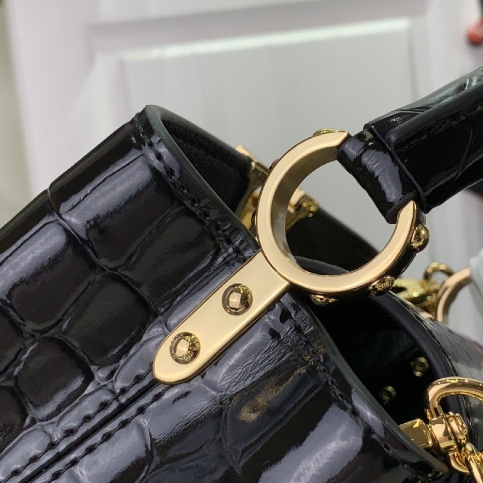 LV Handbag M94227