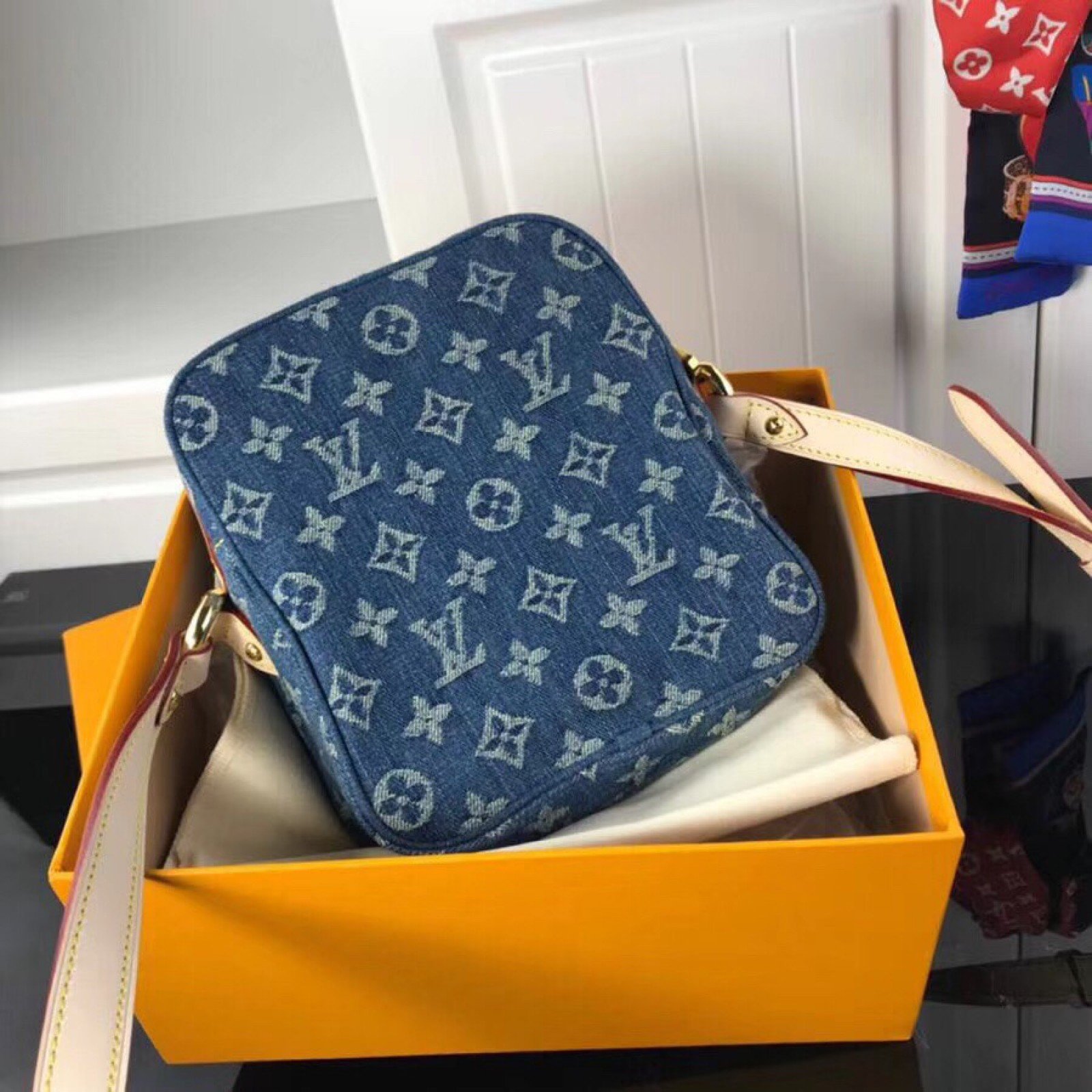 LV Handbag M95348
