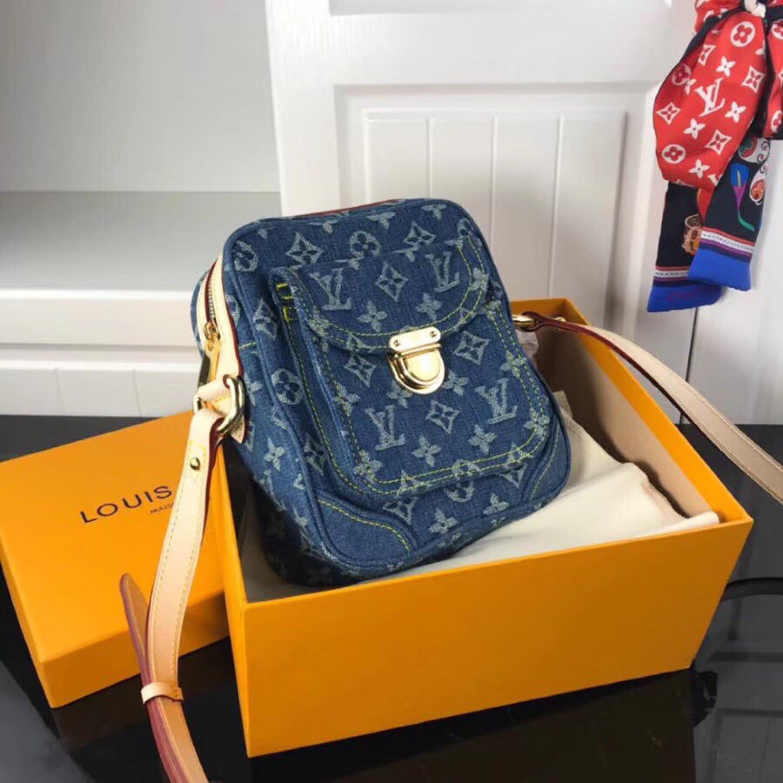 LV Handbag M95348