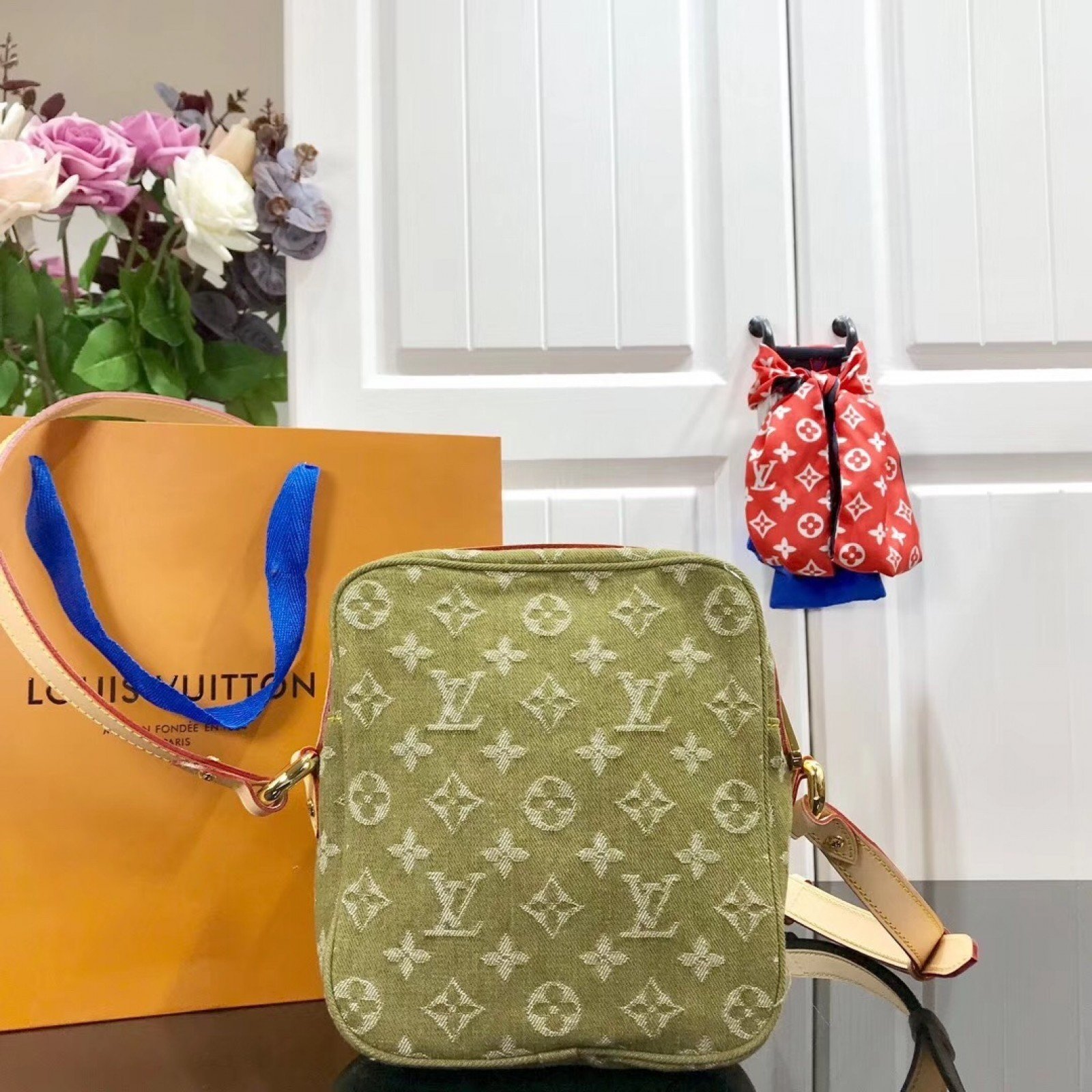 LV Handbag M95348