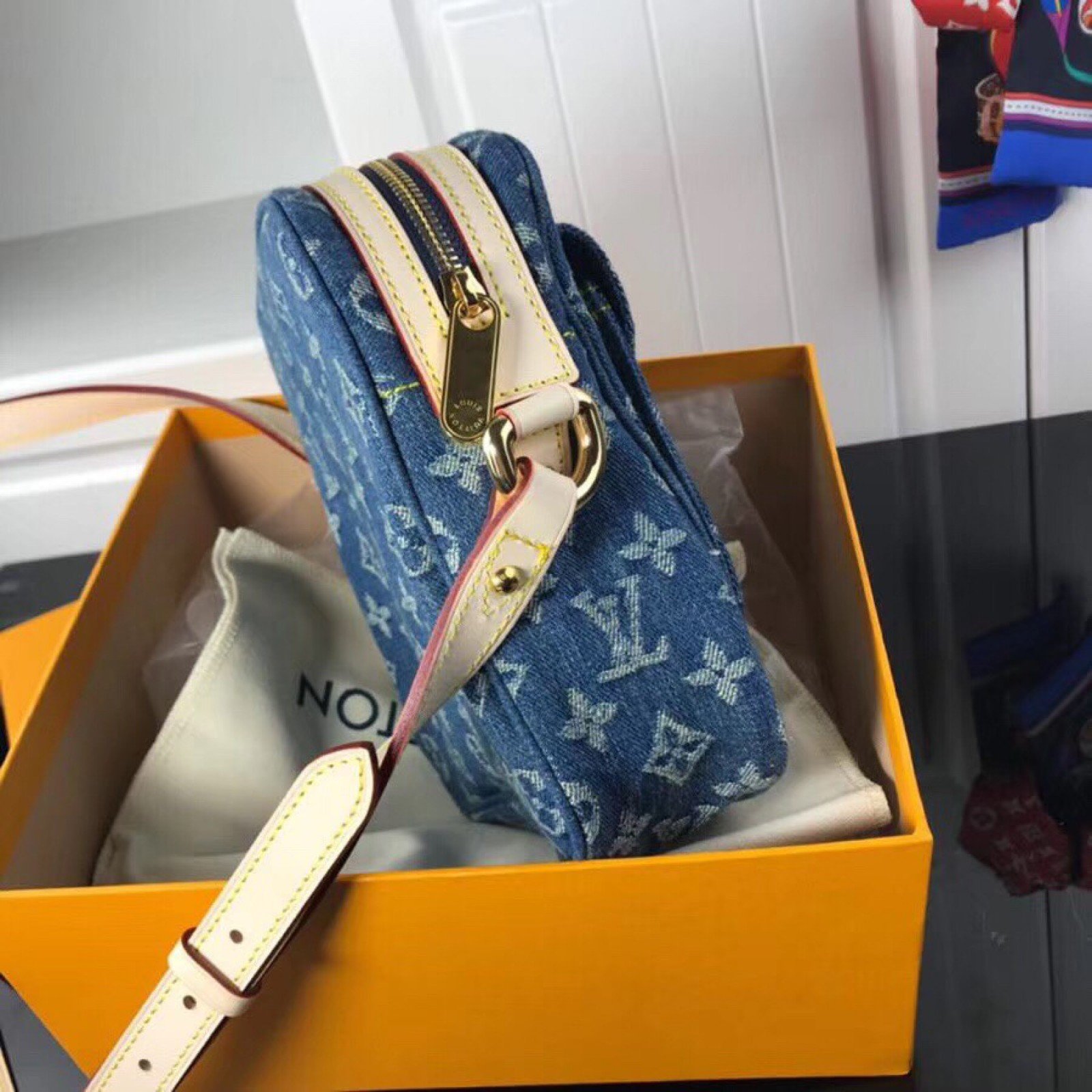 LV Handbag M95348