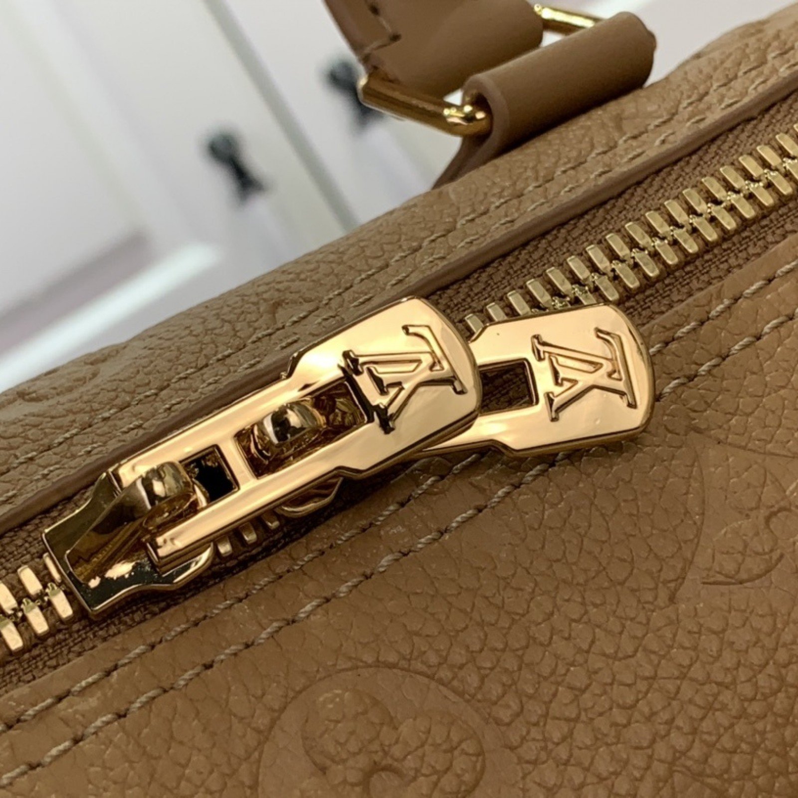 LV Handbag m11323