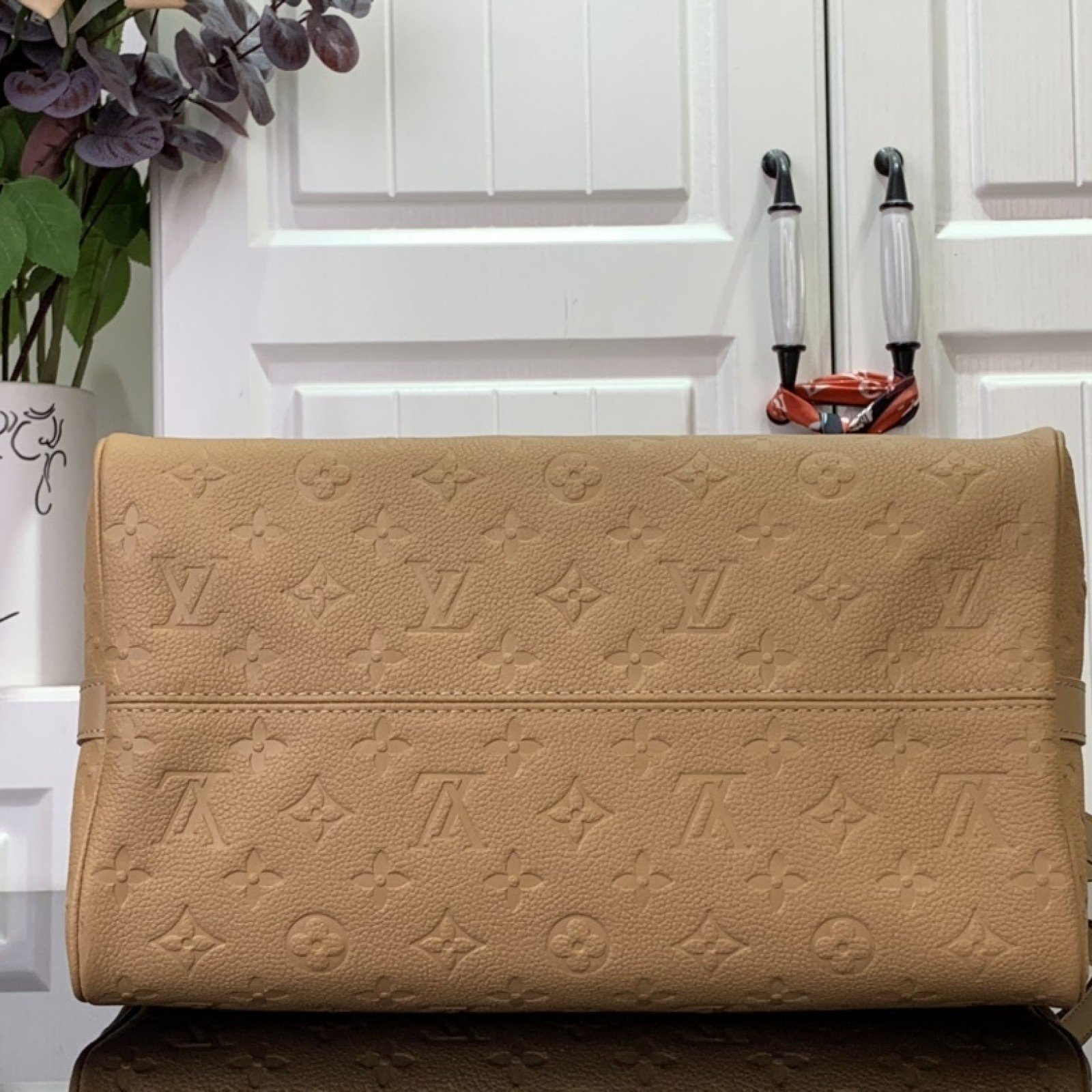 LV Handbag m11323