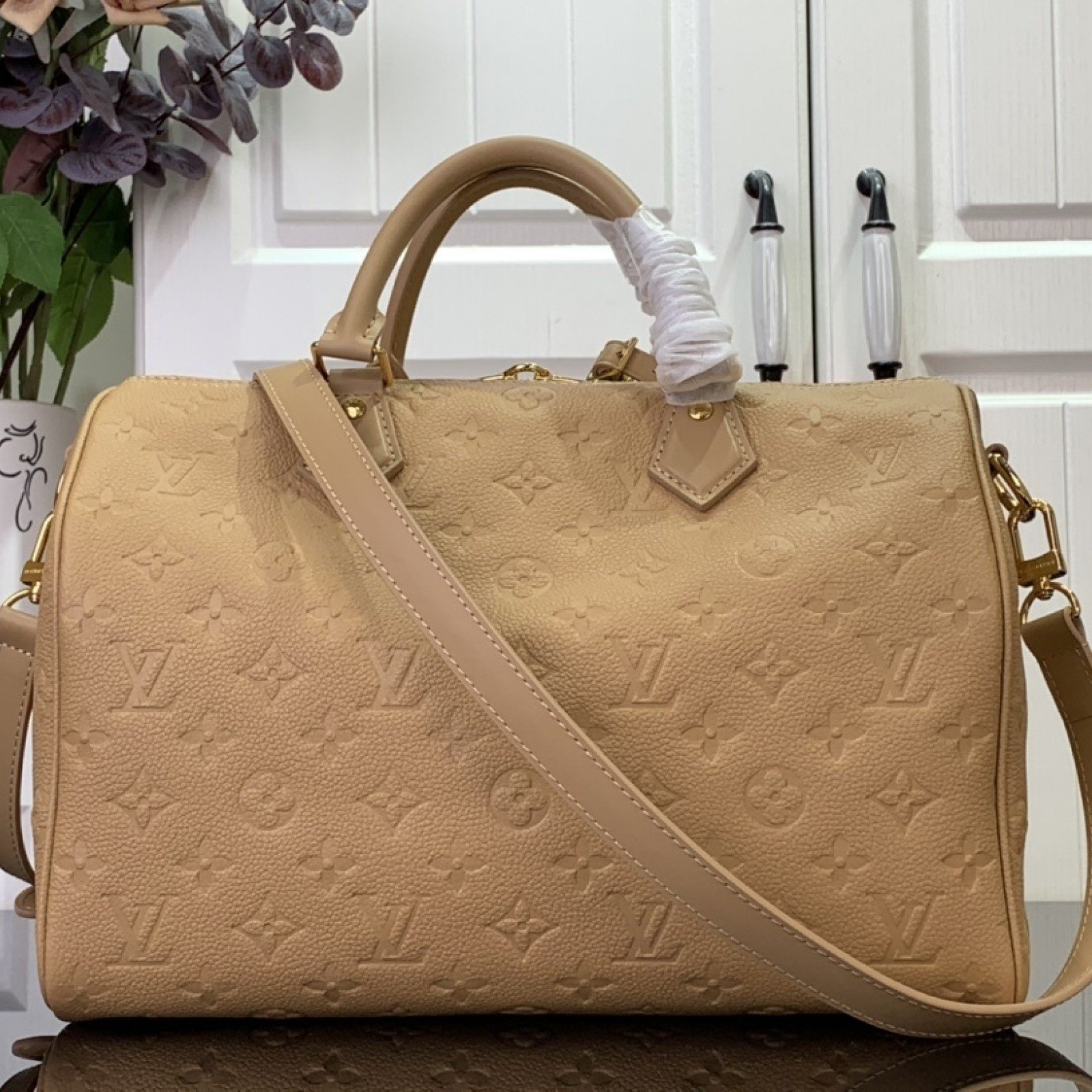 LV Handbag m11323