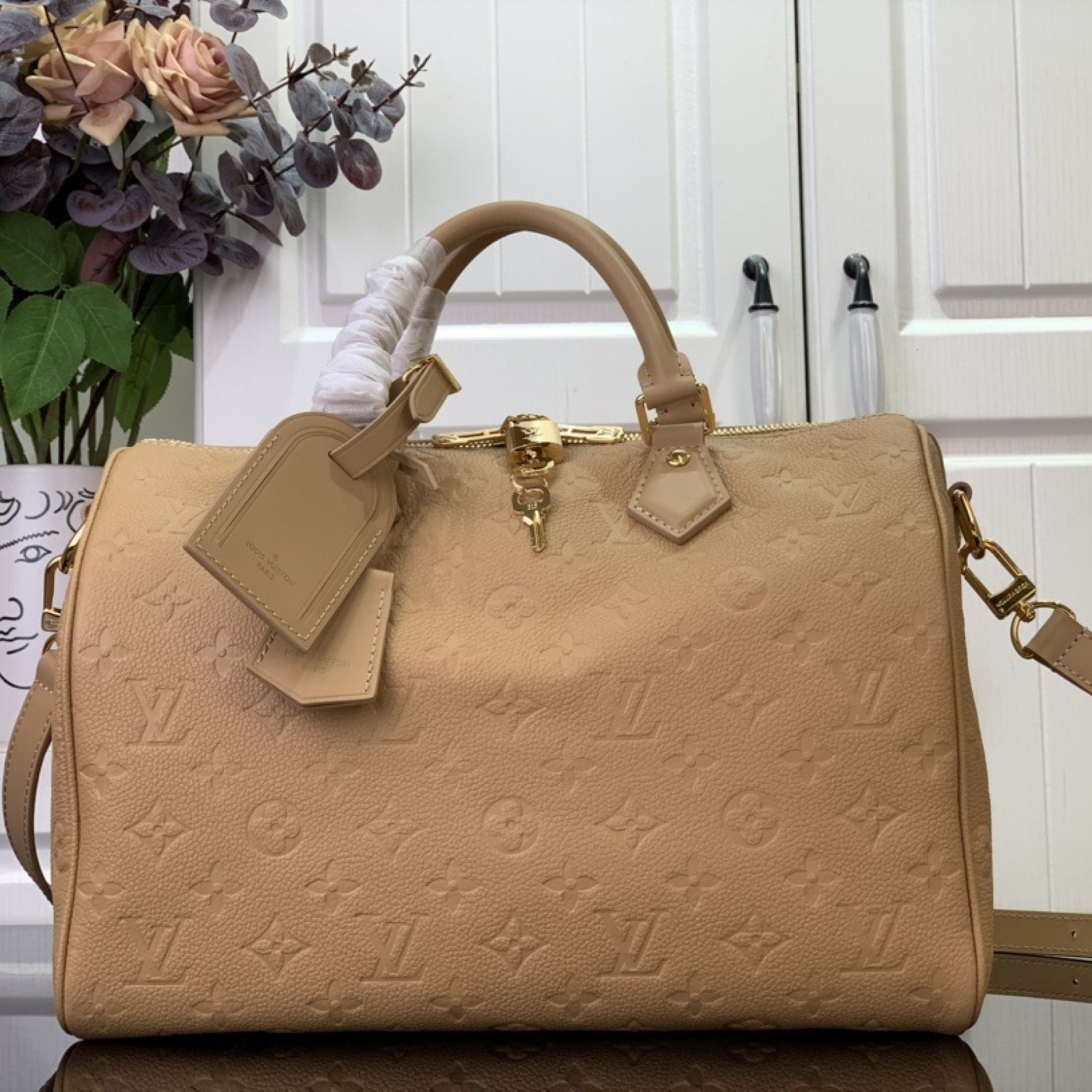 LV Handbag m11323