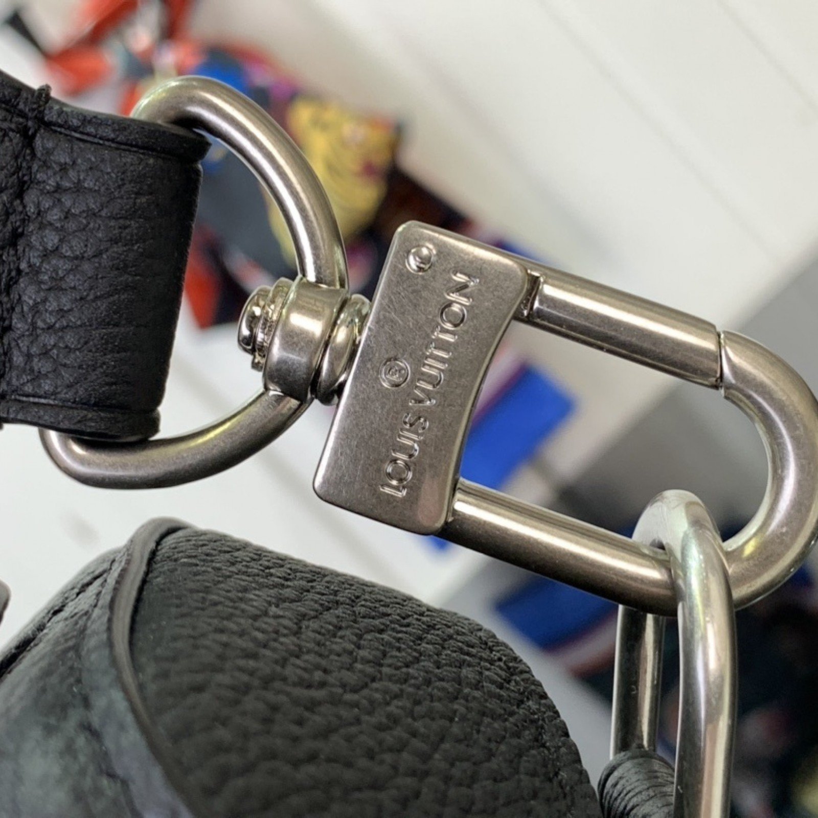 LV Handbag m11516