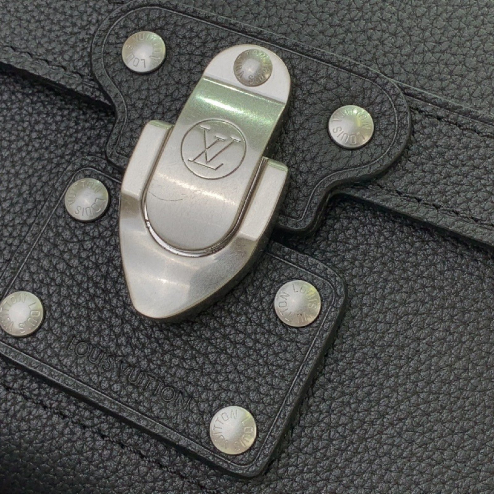LV Handbag m11516