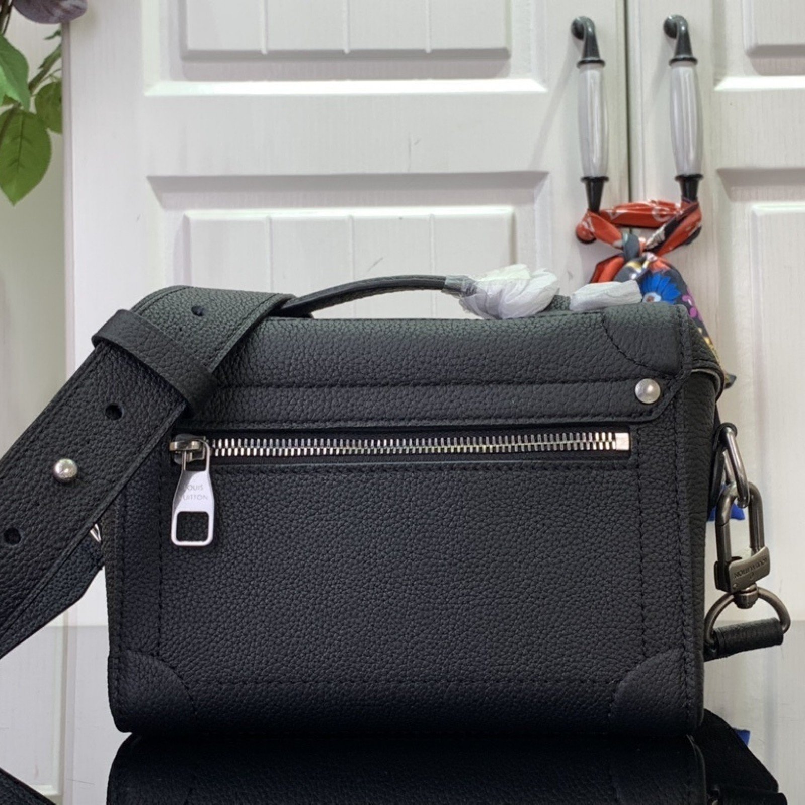 LV Handbag m11516