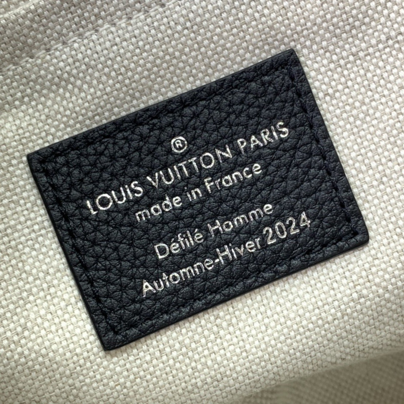 LV Handbag m11516