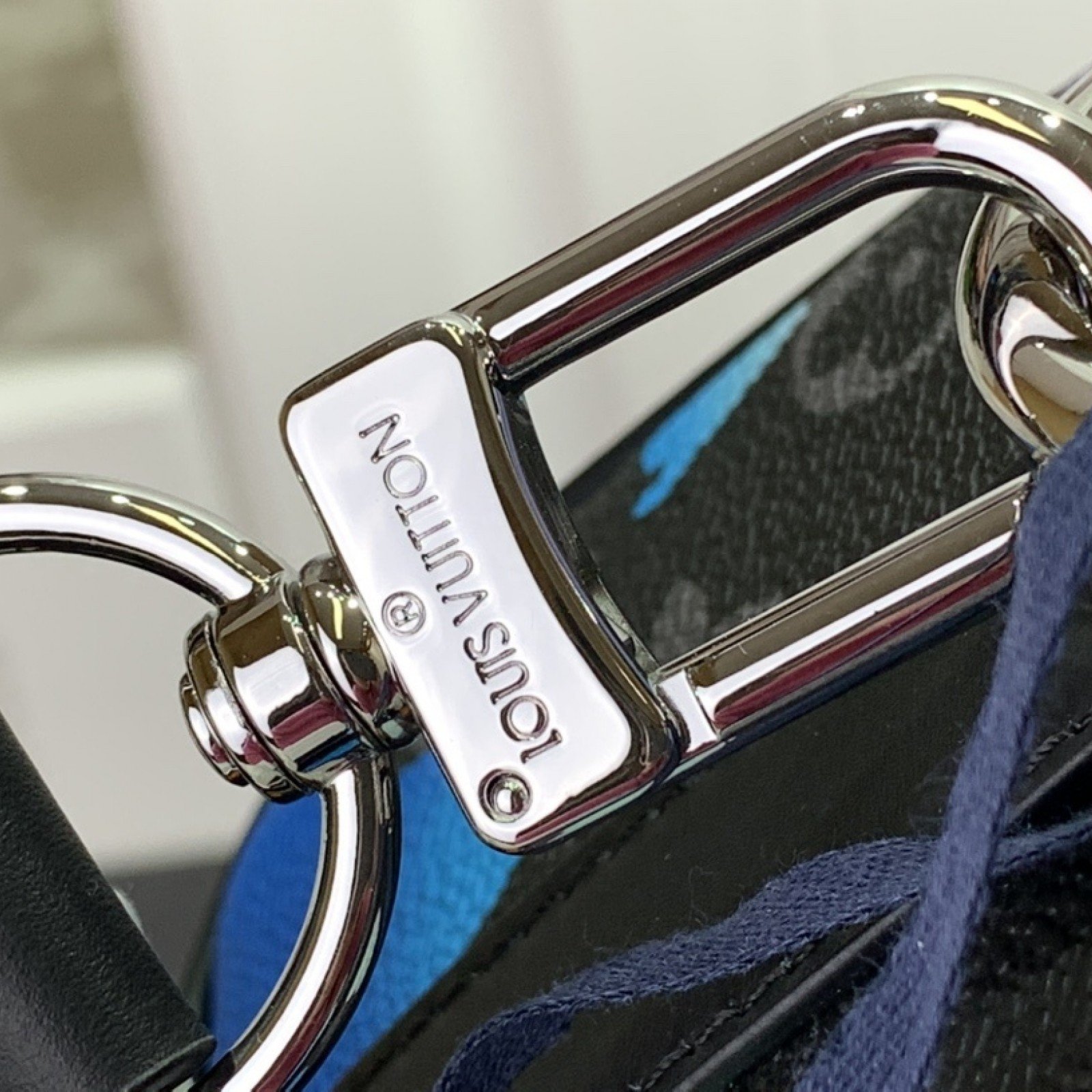 LV Handbag m21430