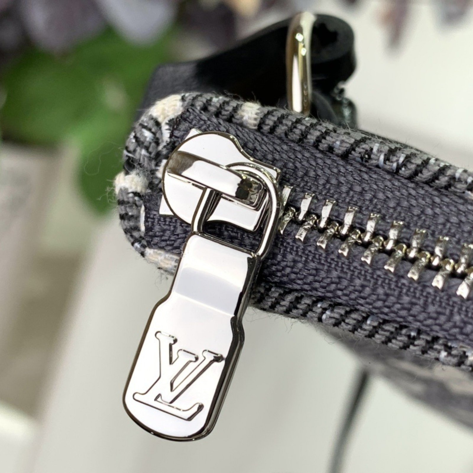 LV Handbag m21465