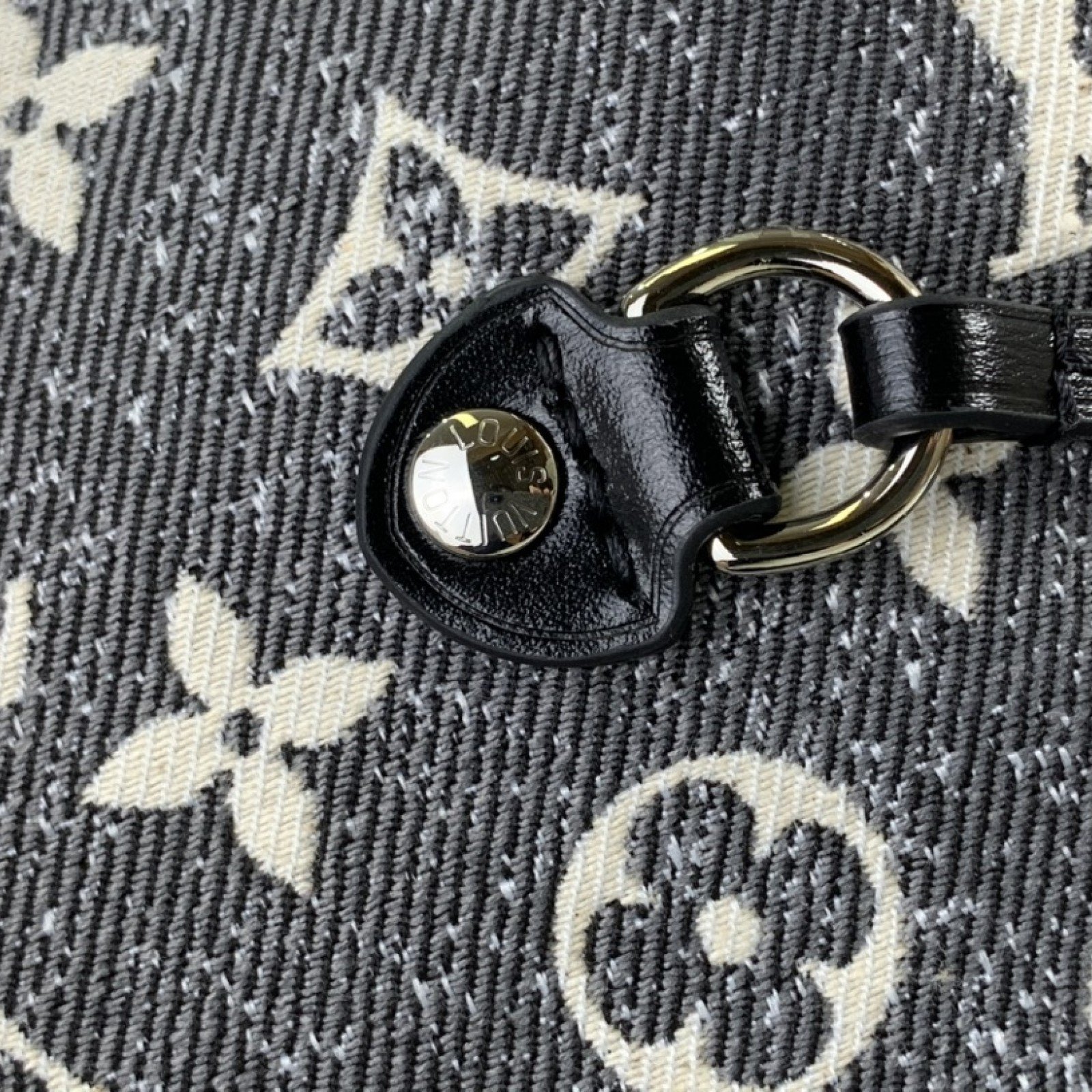LV Handbag m21465