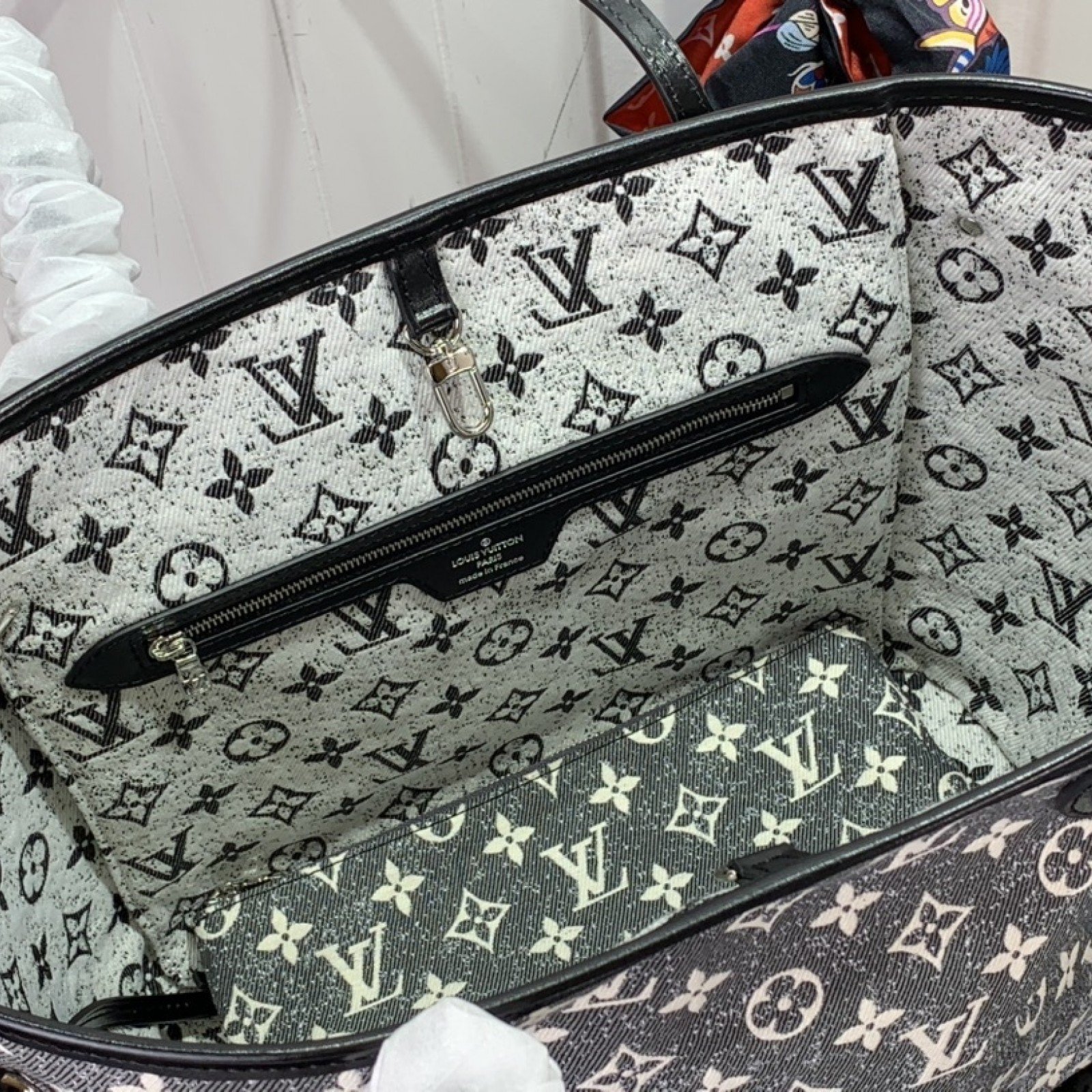 LV Handbag m21465