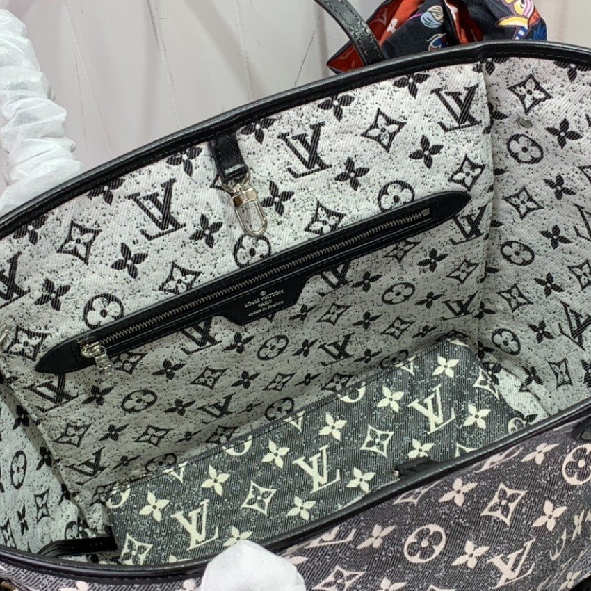 LV Handbag m21465