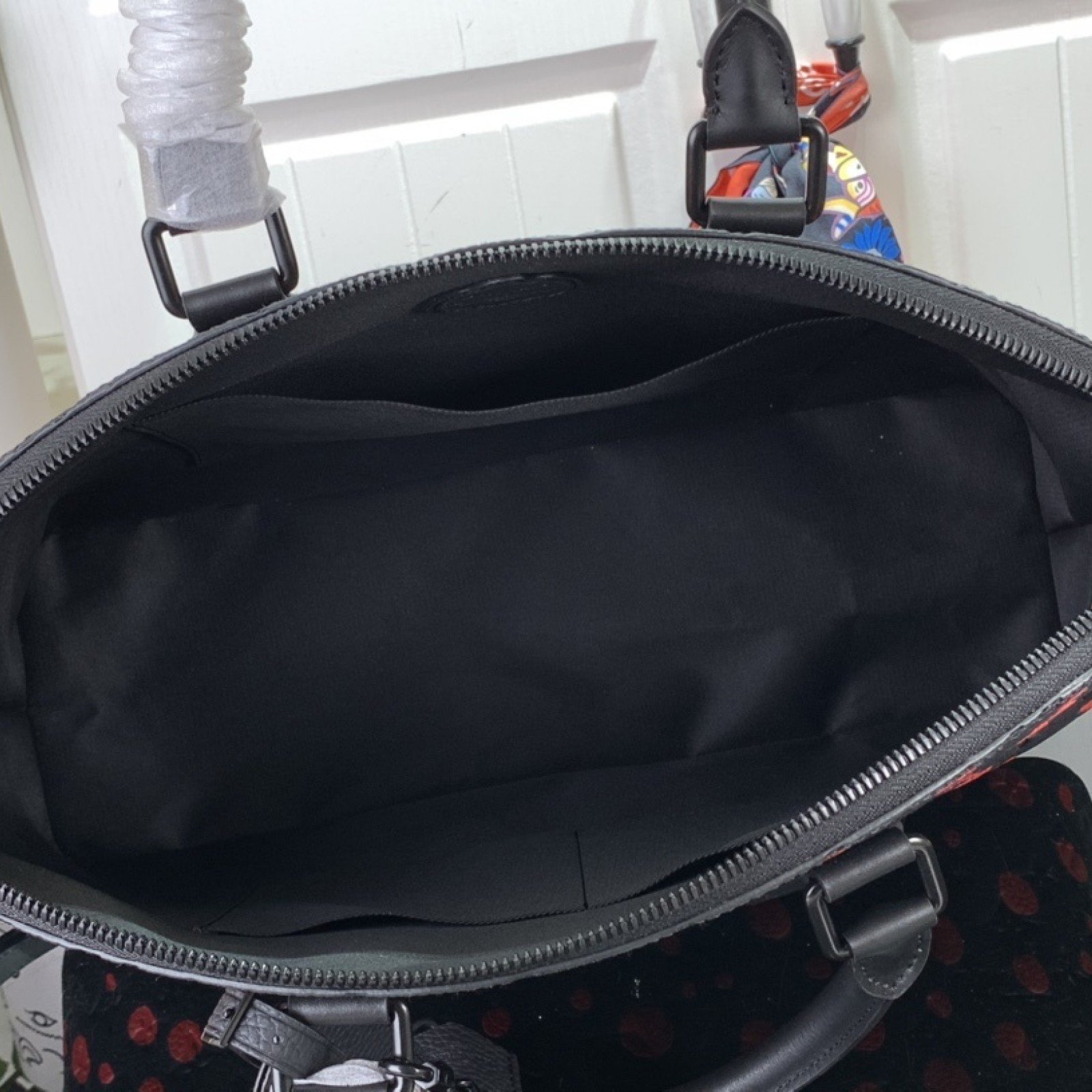 LV Handbag m21676