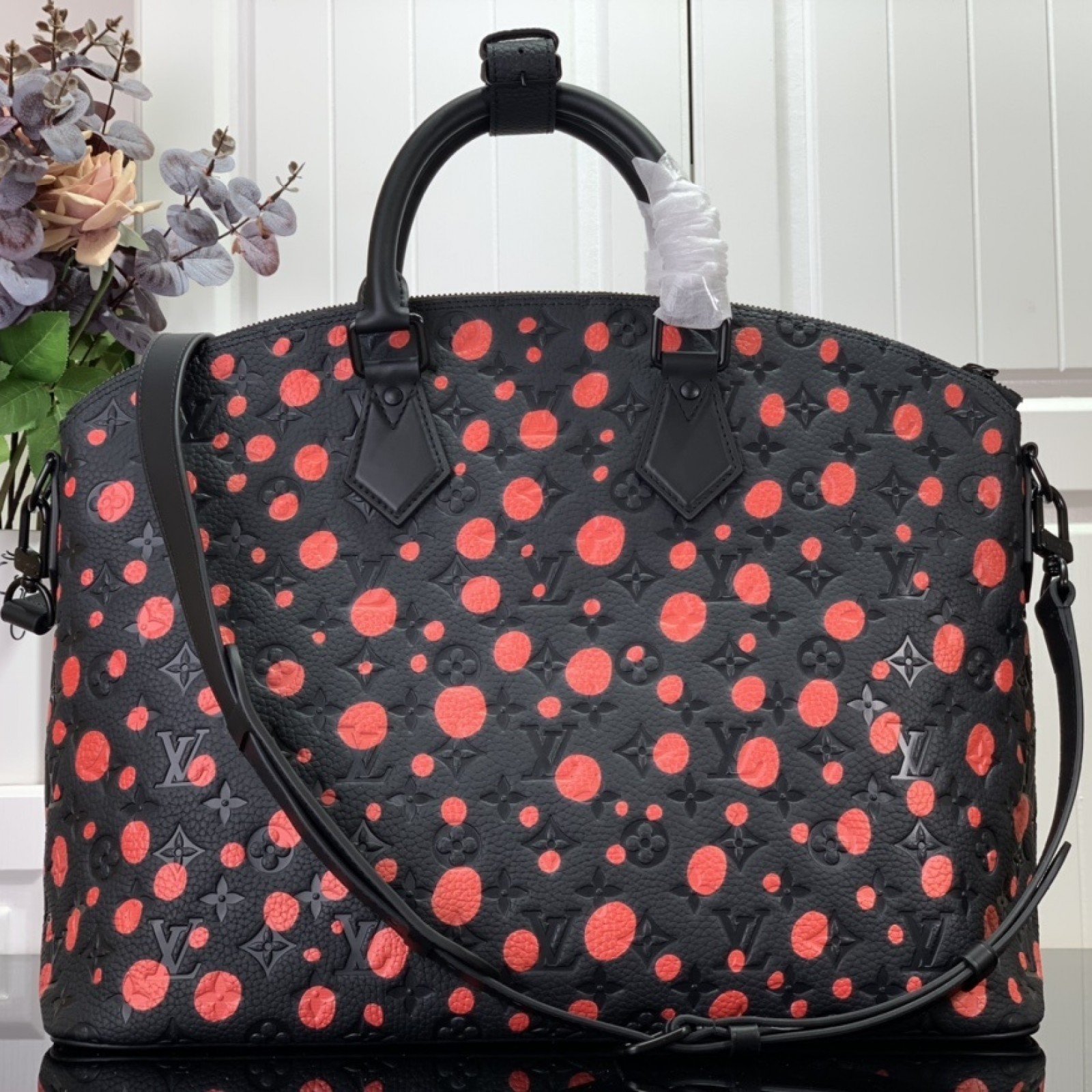 LV Handbag m21676