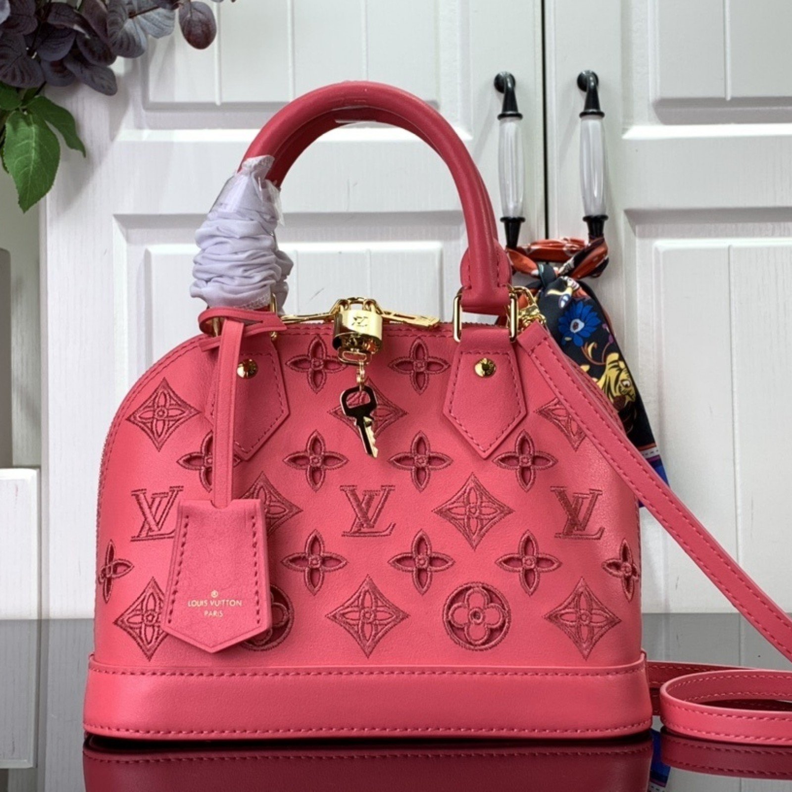 LV Handbag m22878
