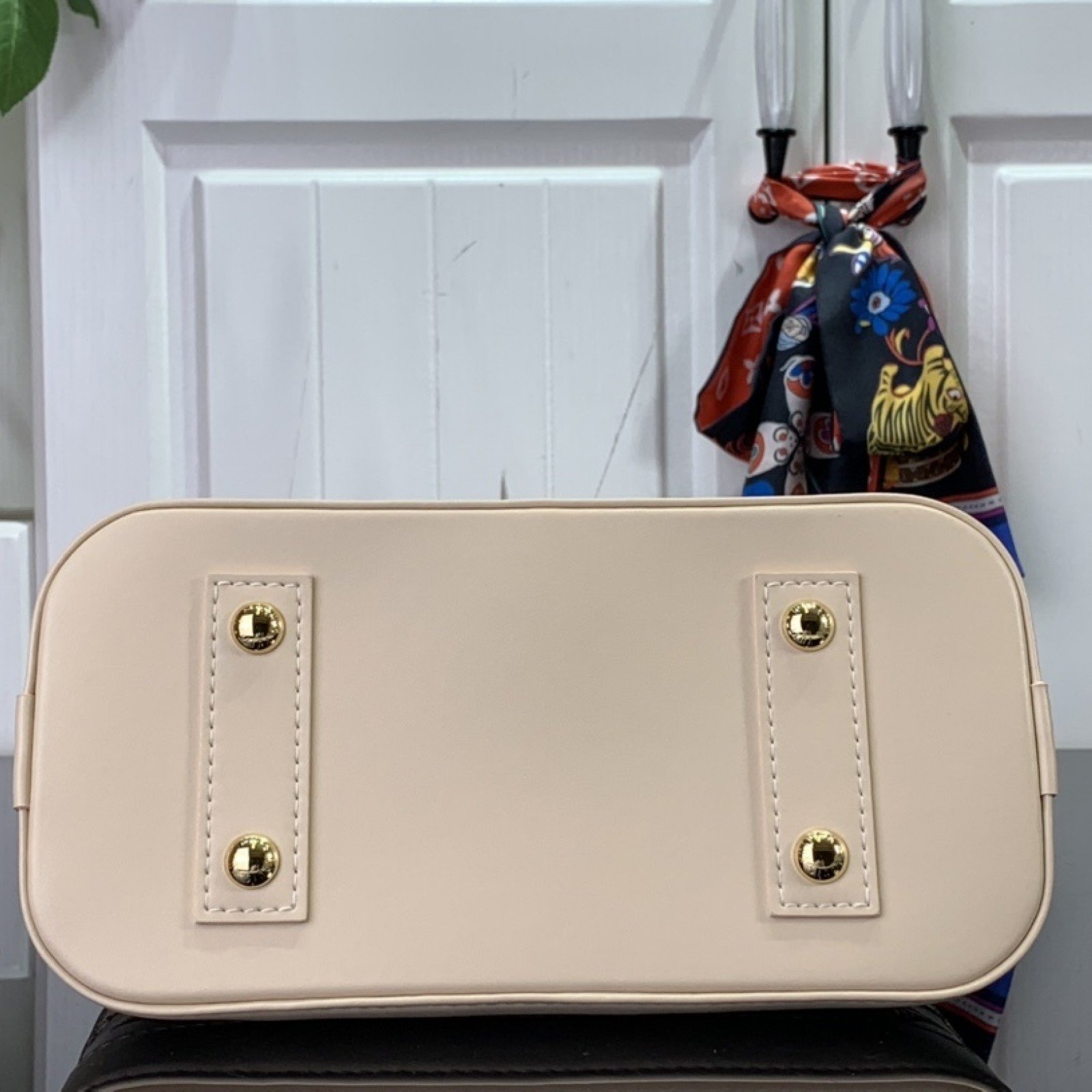 LV Handbag m22878