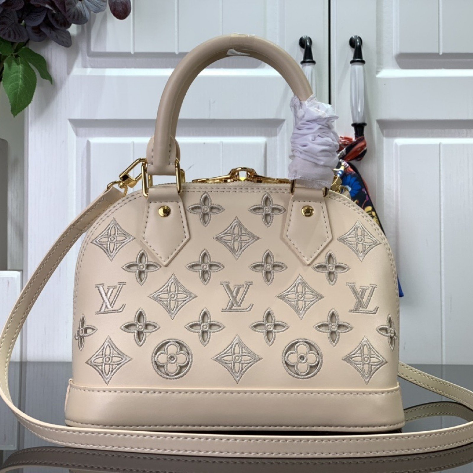 LV Handbag m22878