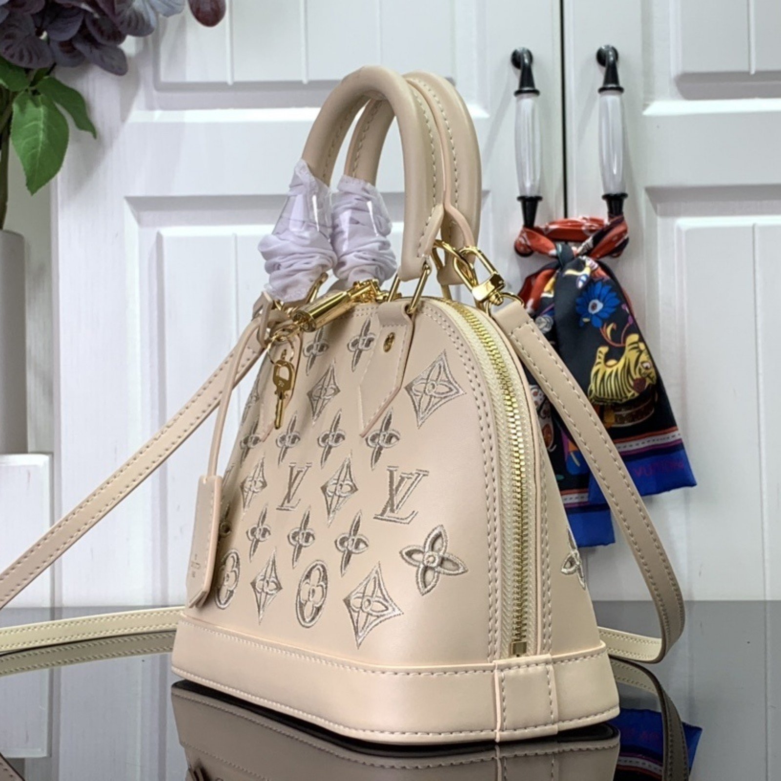 LV Handbag m22878