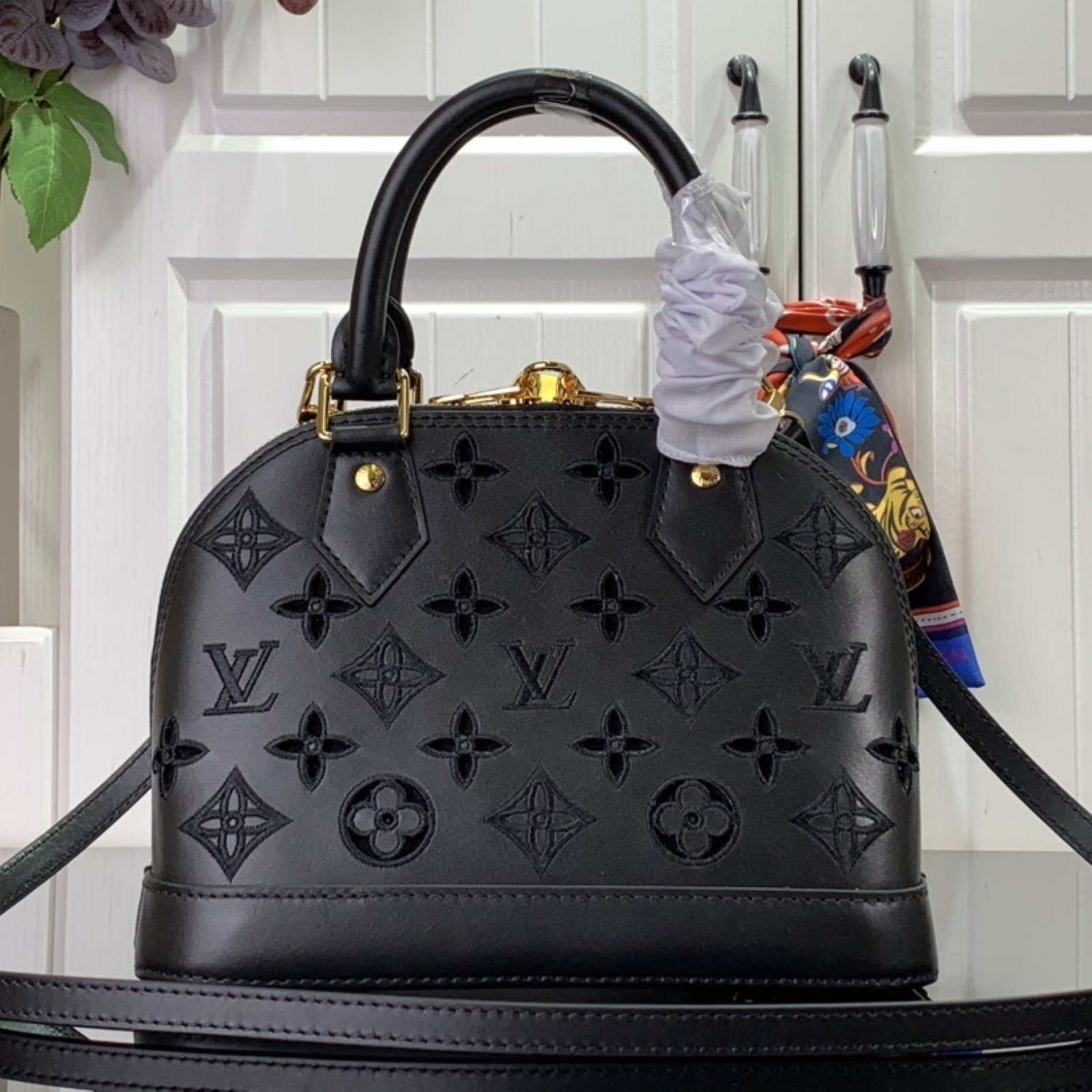 LV Handbag m22878