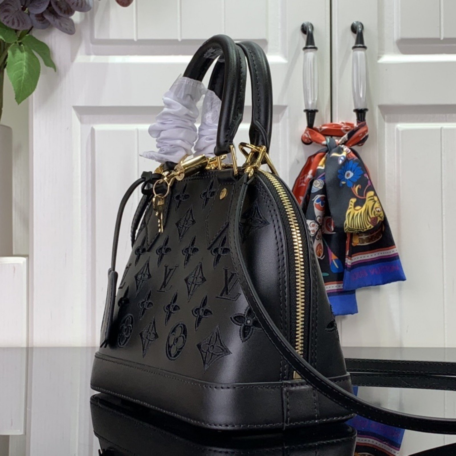 LV Handbag m22878
