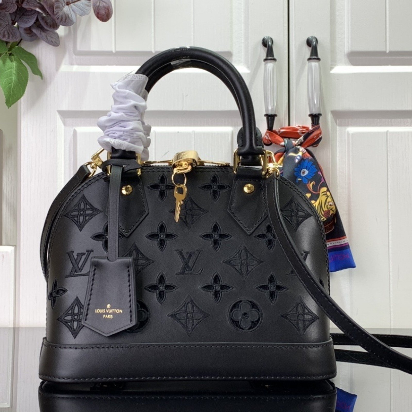 LV Handbag m22878