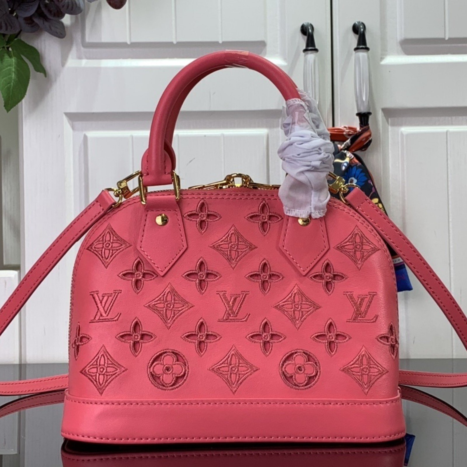 LV Handbag m22878