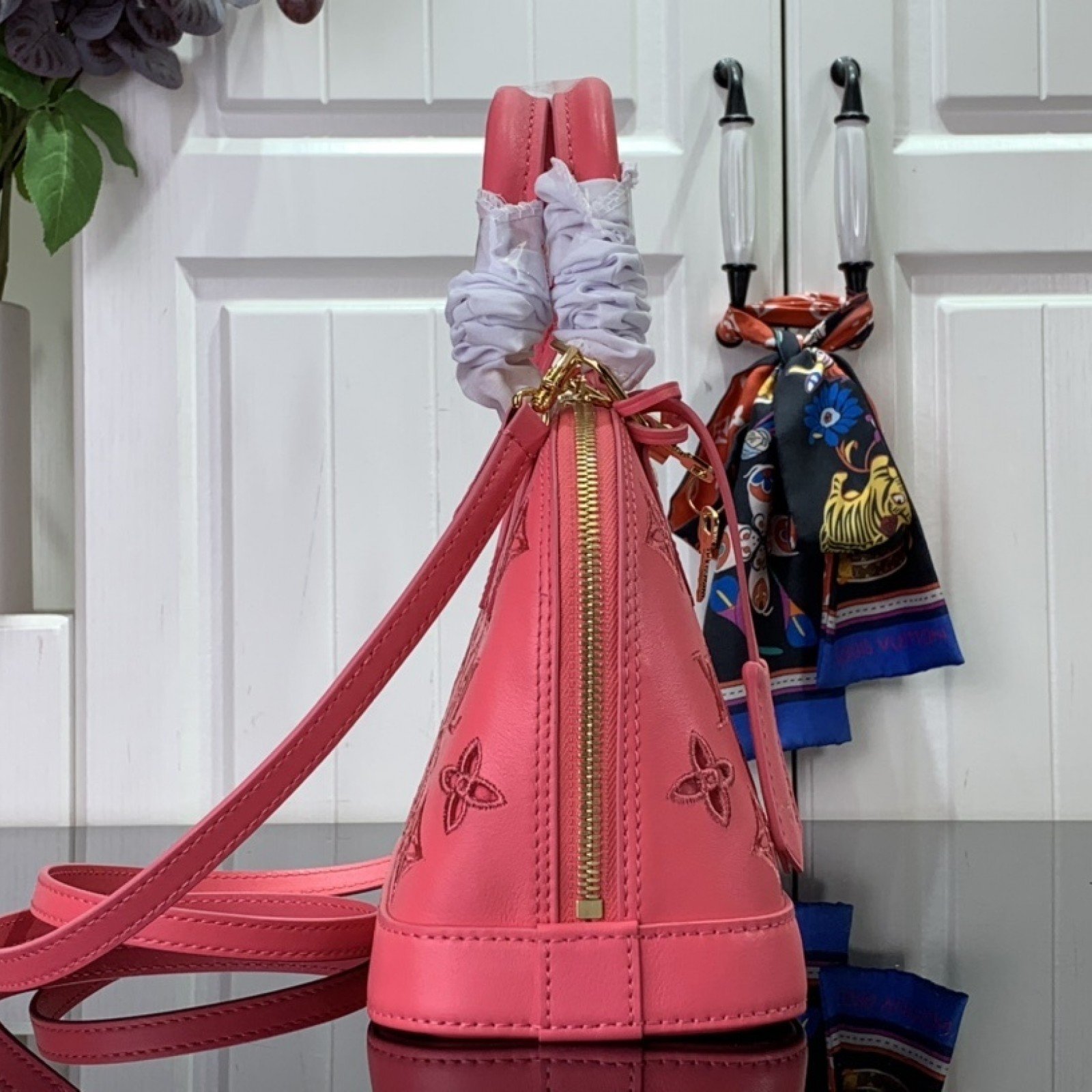 LV Handbag m22878