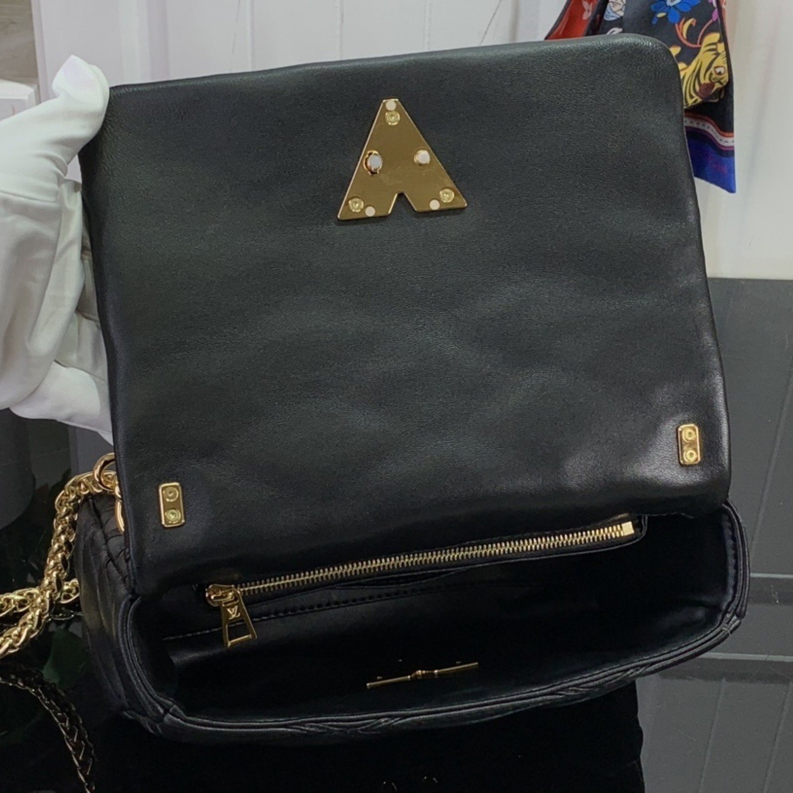 LV Handbag m22891