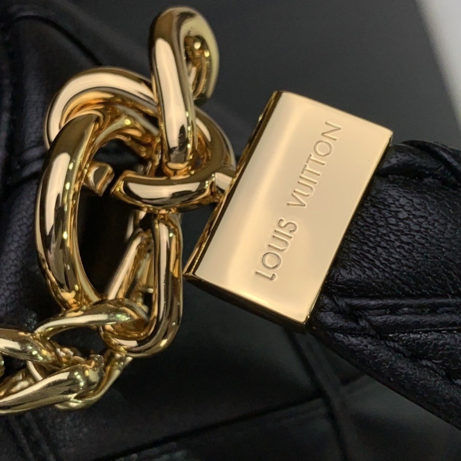LV Handbag m22891
