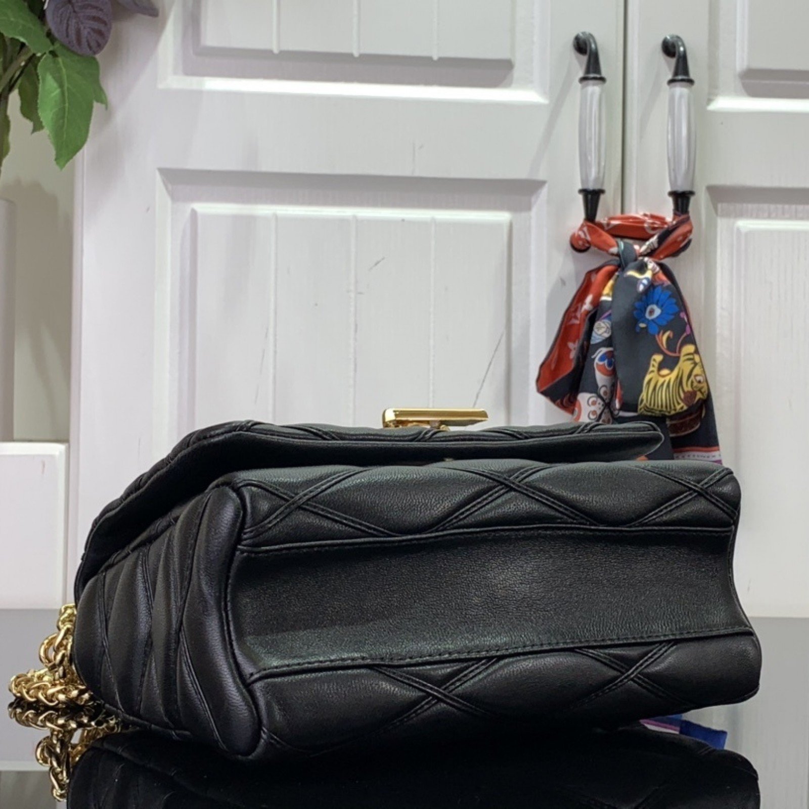 LV Handbag m22891