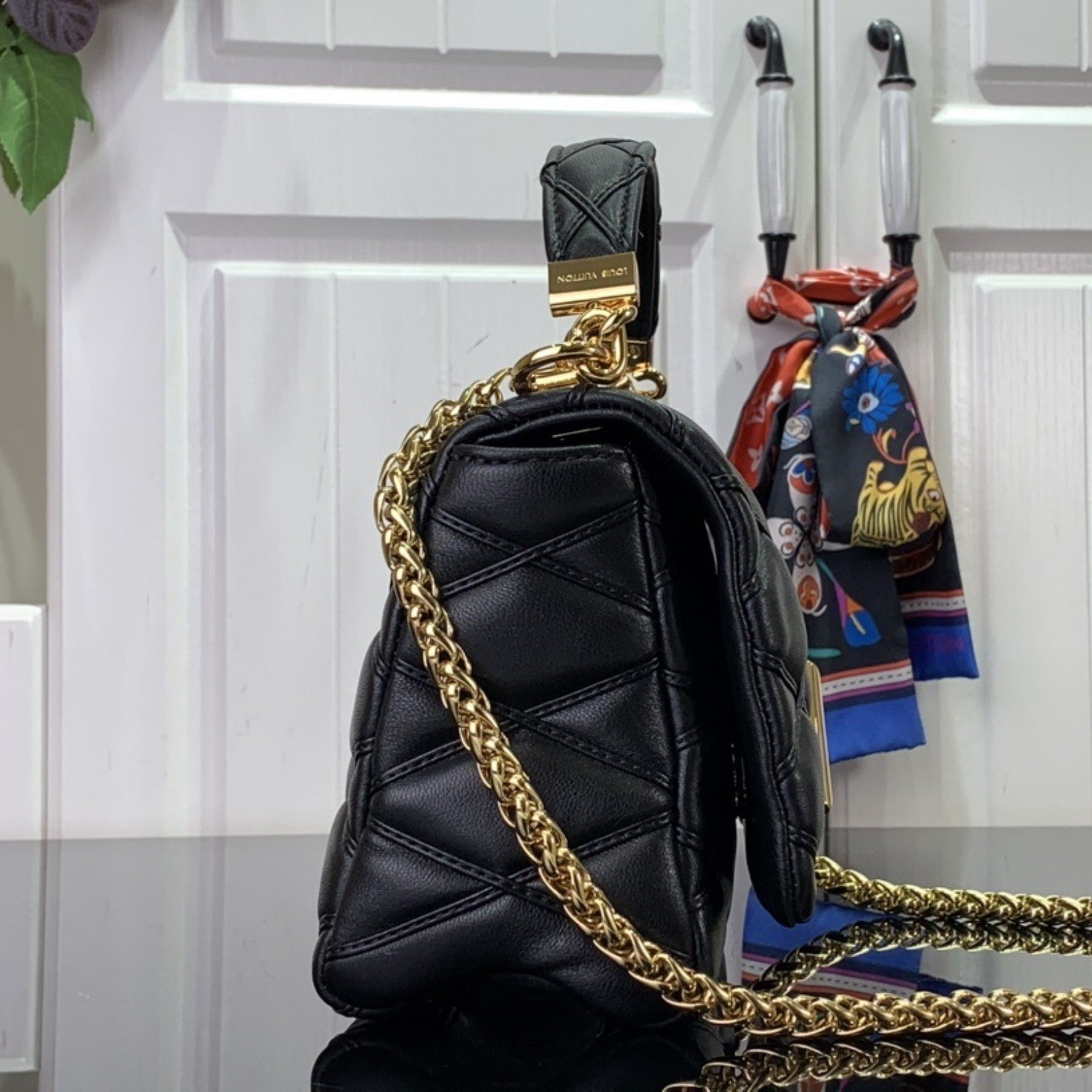 LV Handbag m22891