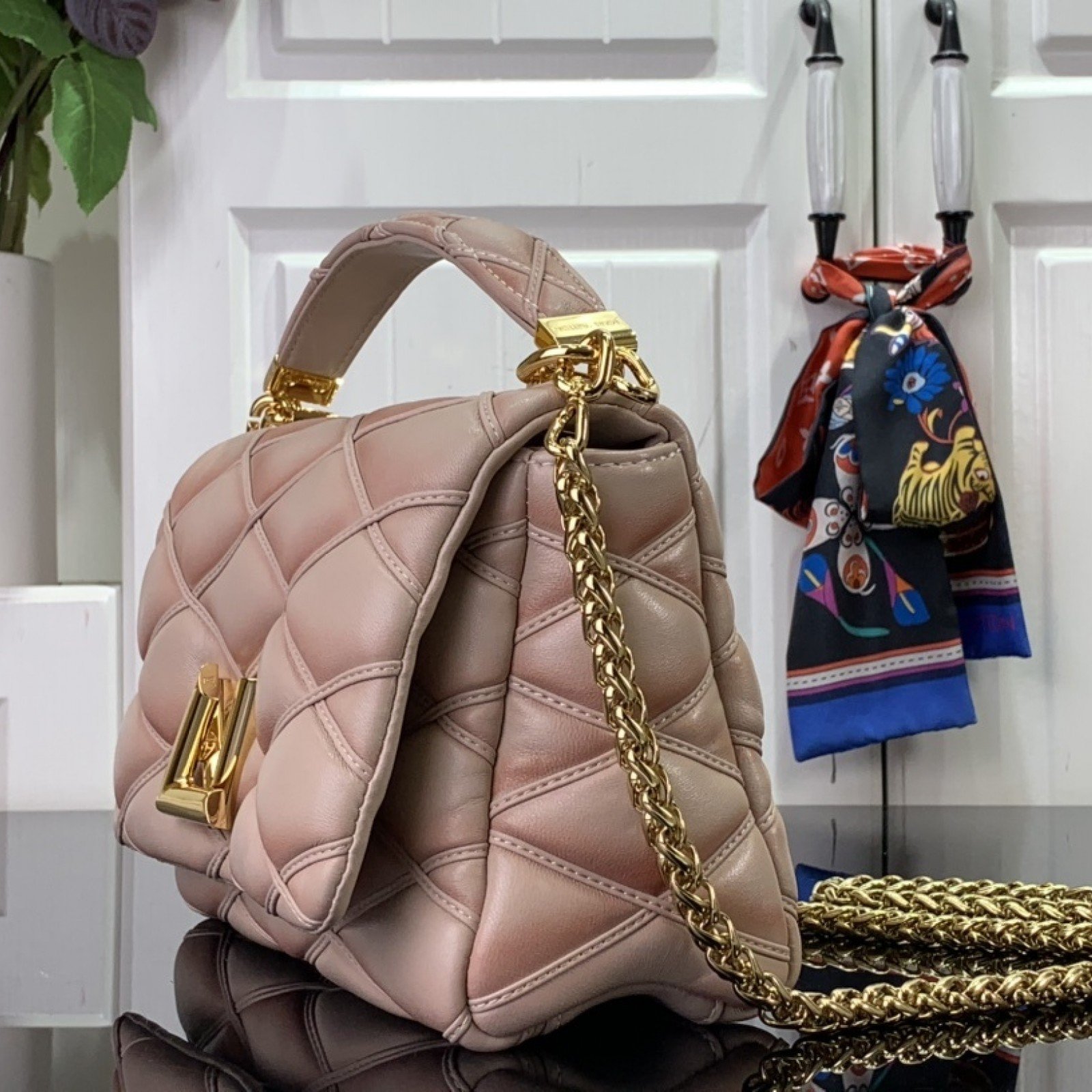 LV Handbag m22891