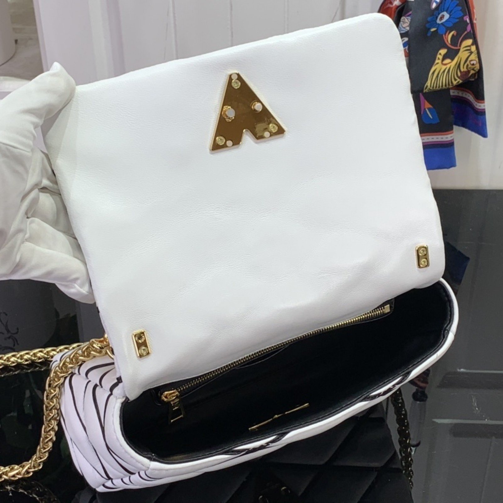 LV Handbag m22891