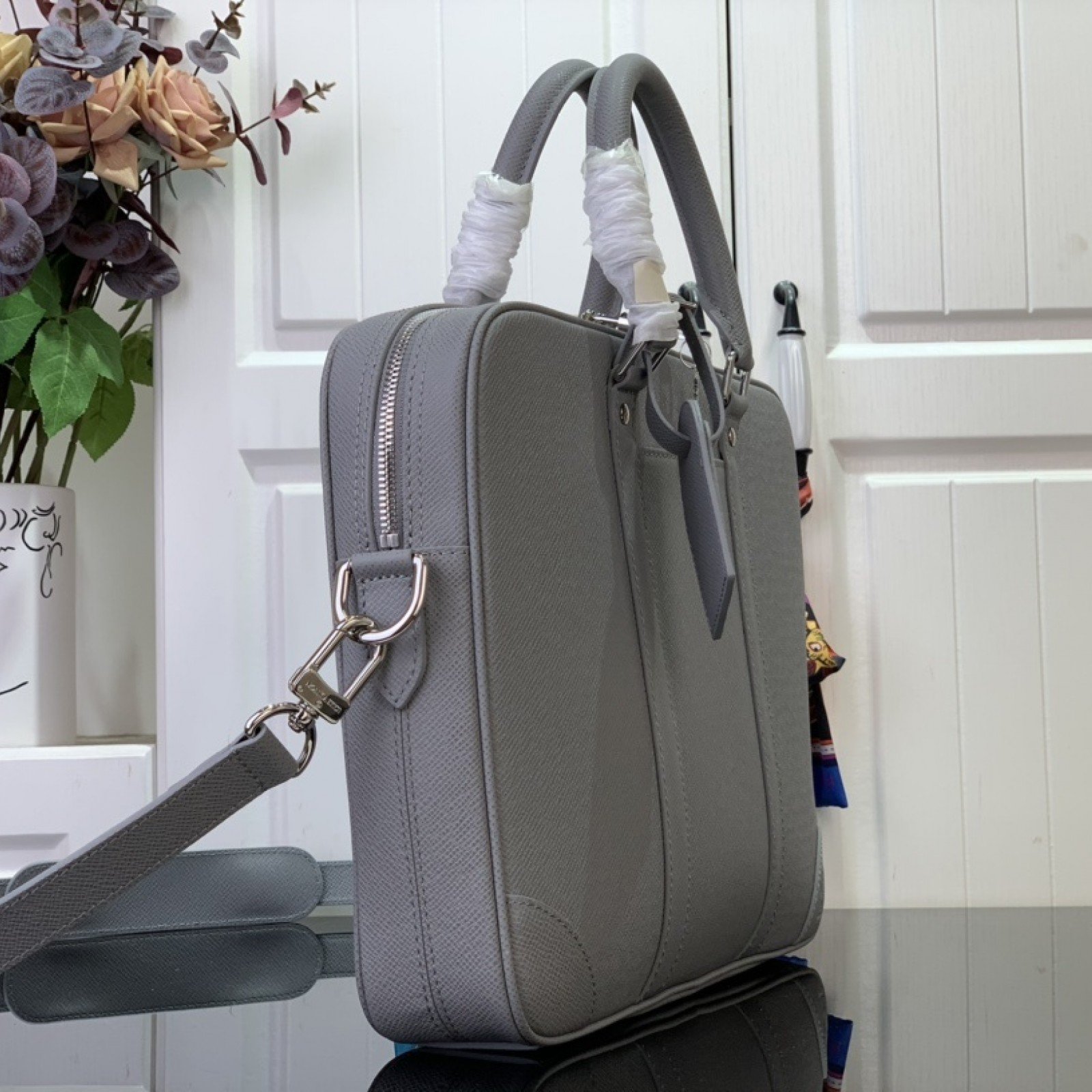 LV Handbag m30925