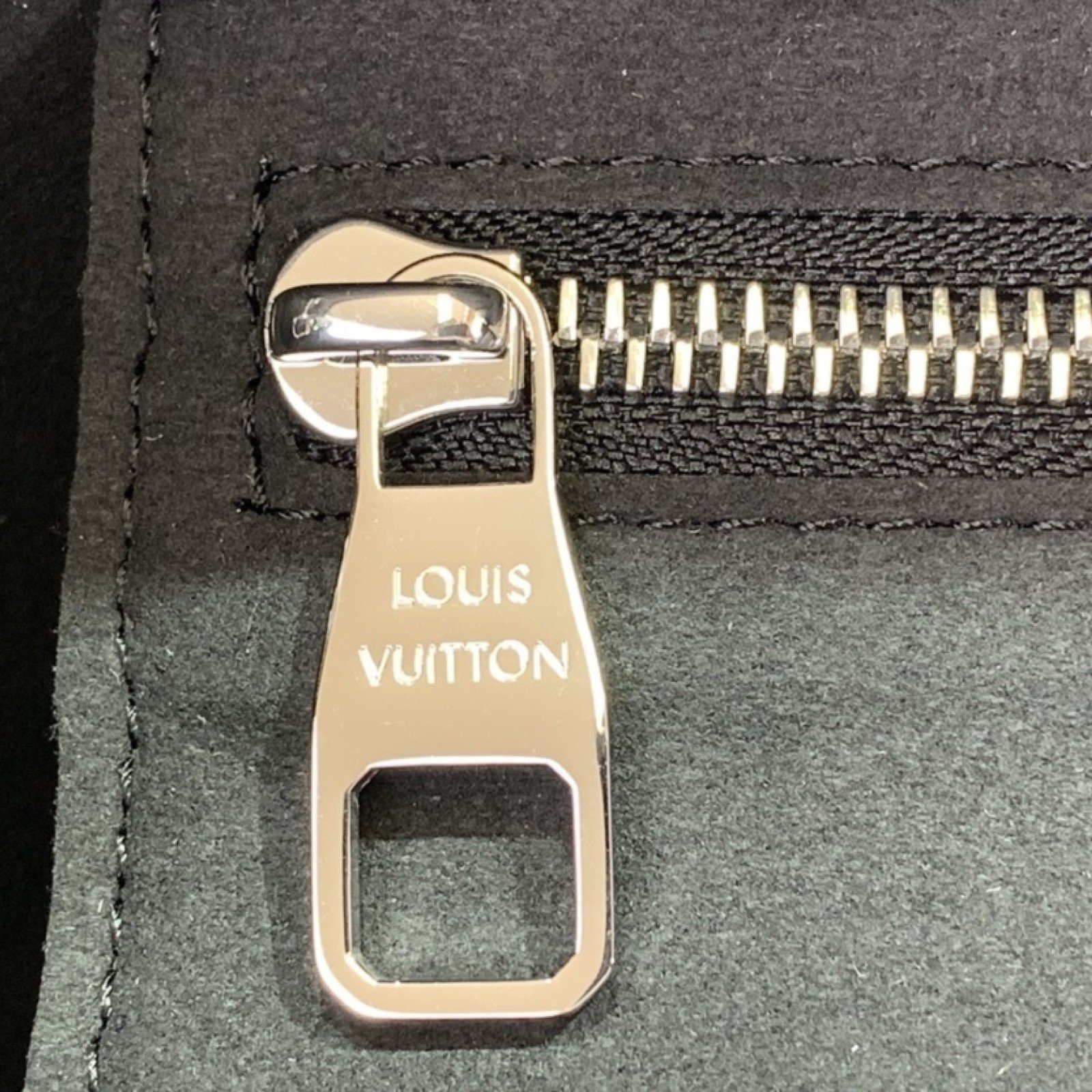 LV Handbag m46390