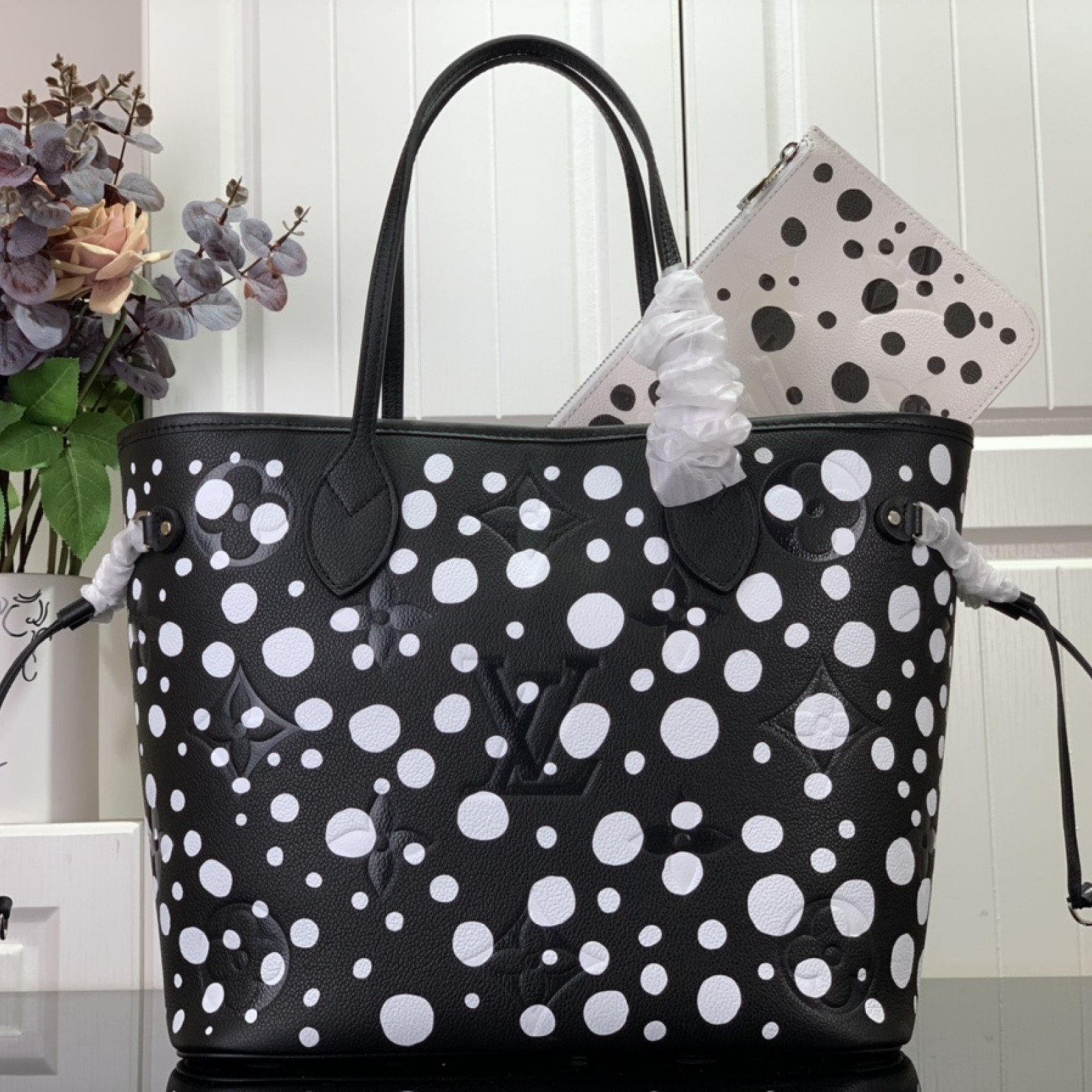 LV Handbag m46390