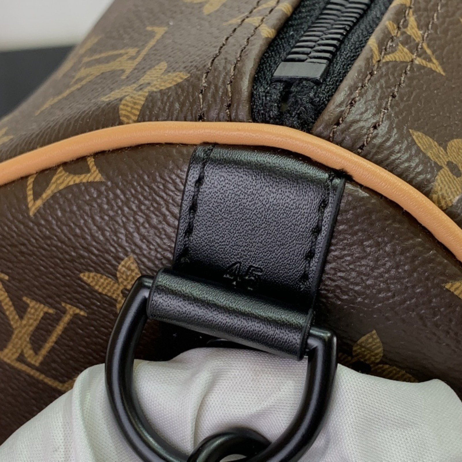 LV Handbag m46703