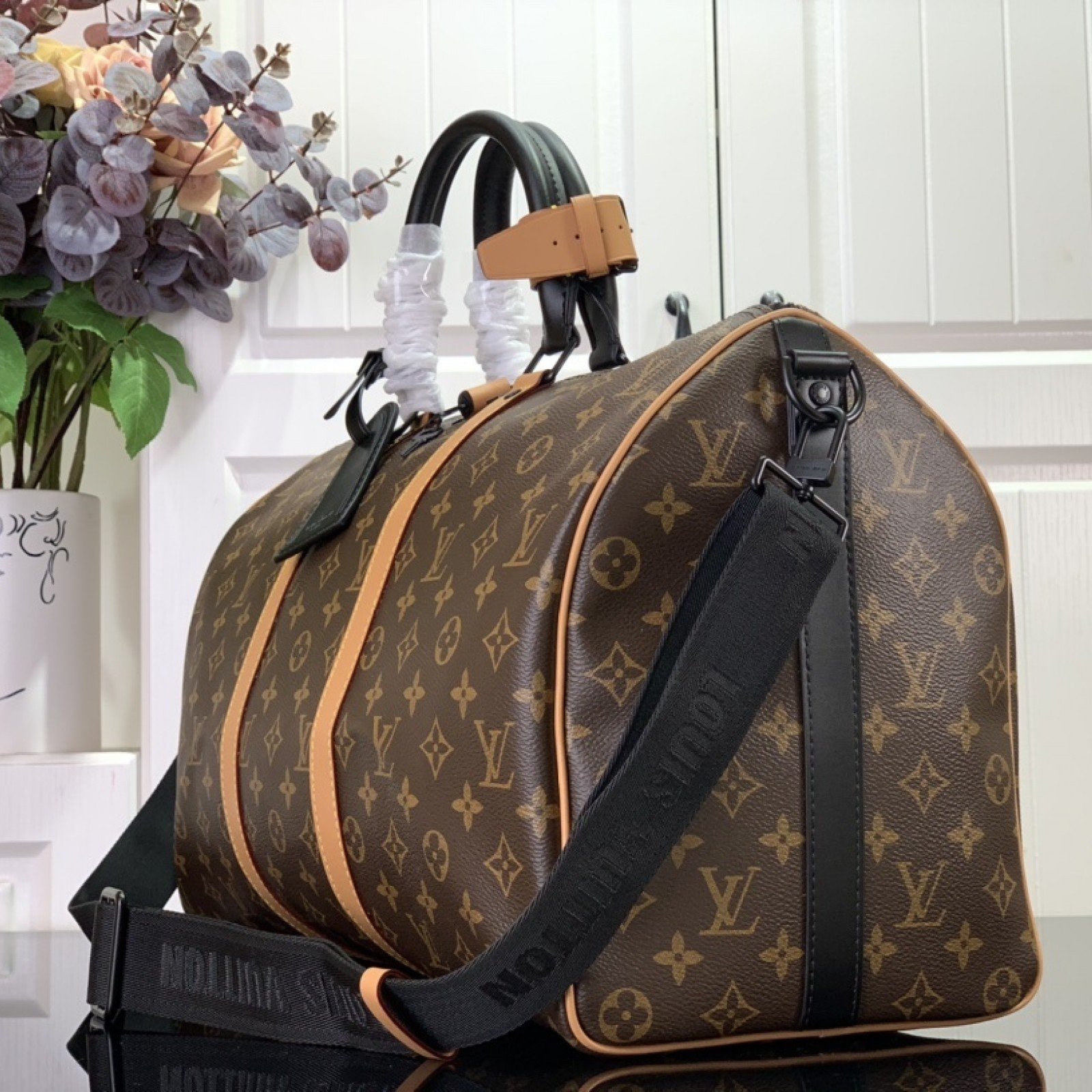 LV Handbag m46703