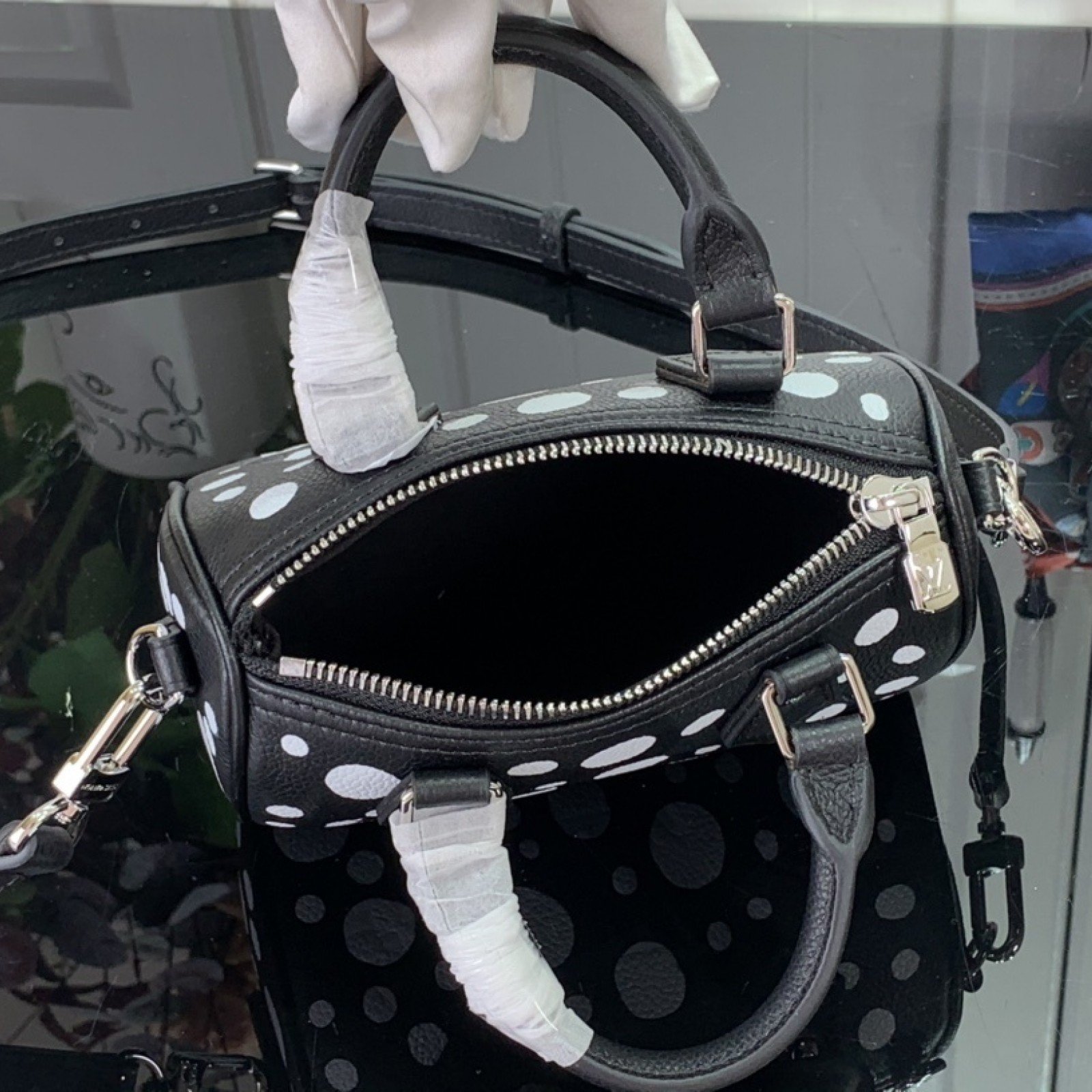 LV Handbag m81910R1