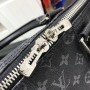 LV Holdall M30235